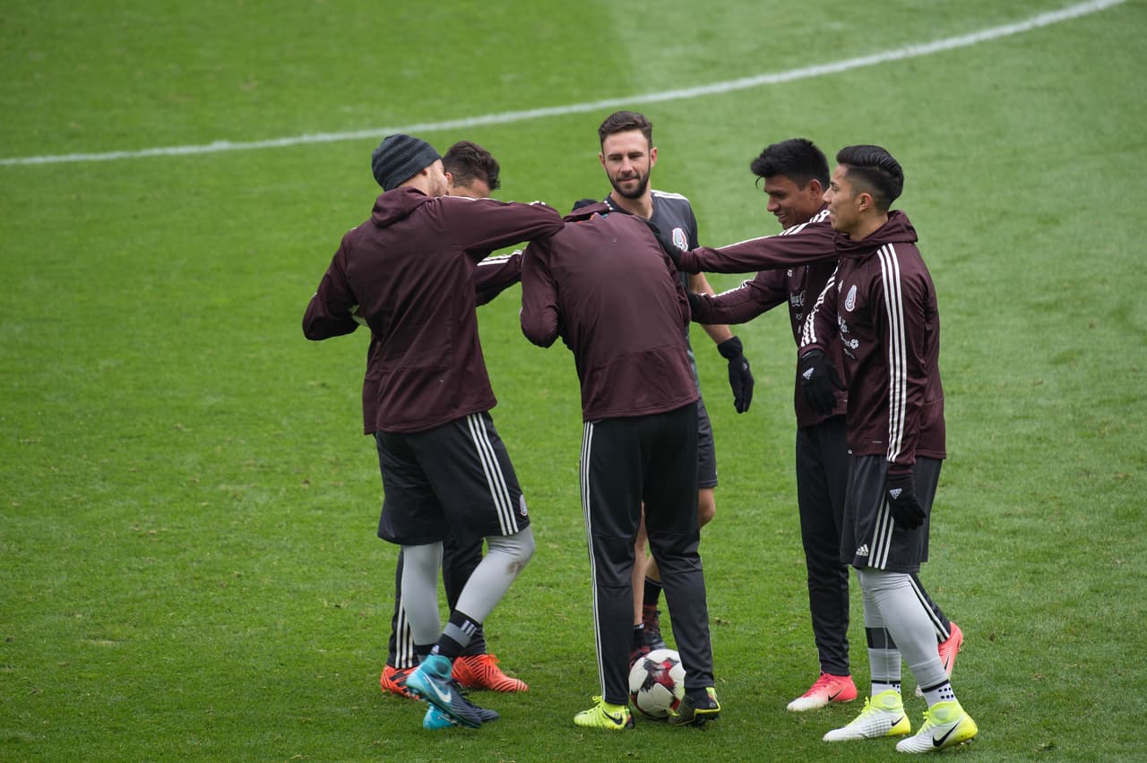 Al final, penitencia para quien dejara caer el balon.