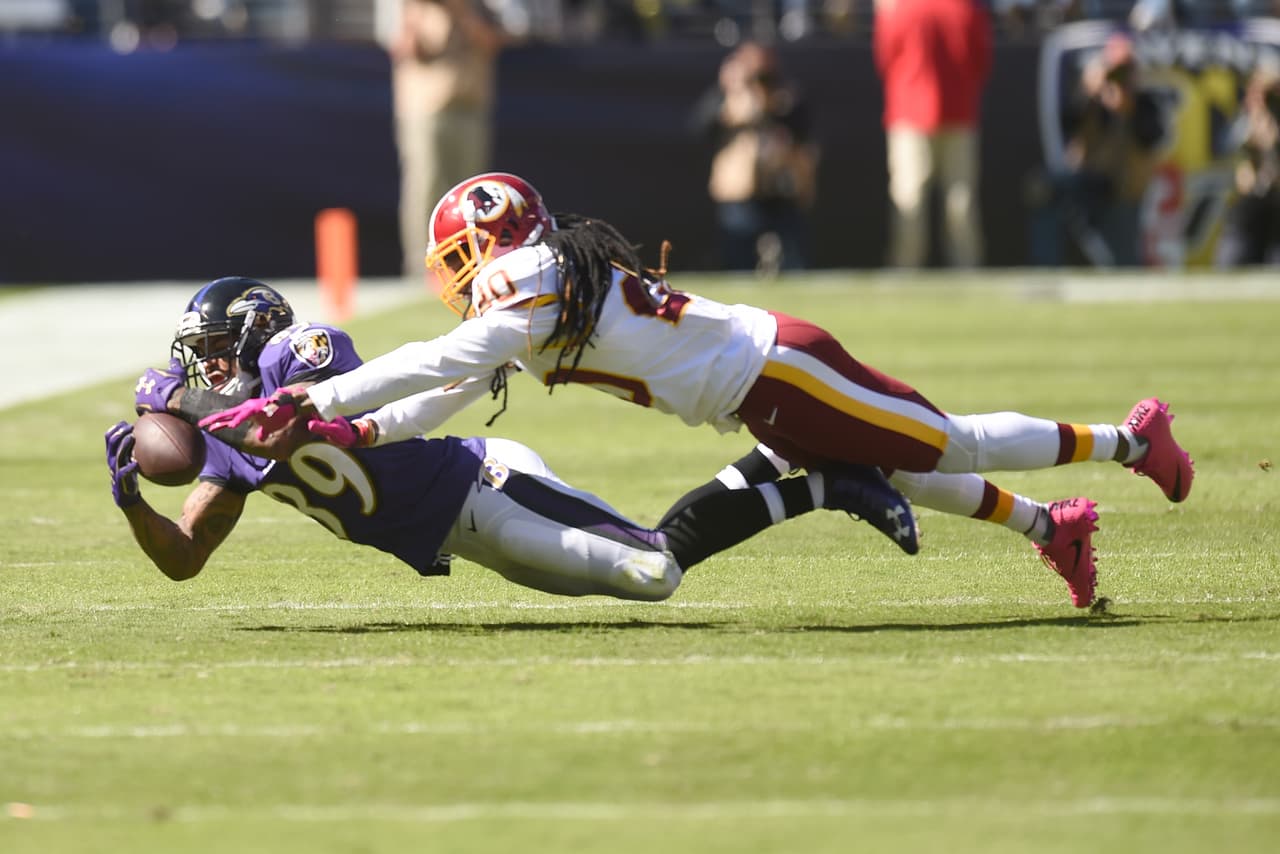 Steve Smith #89 del ravens logrando la recepción.