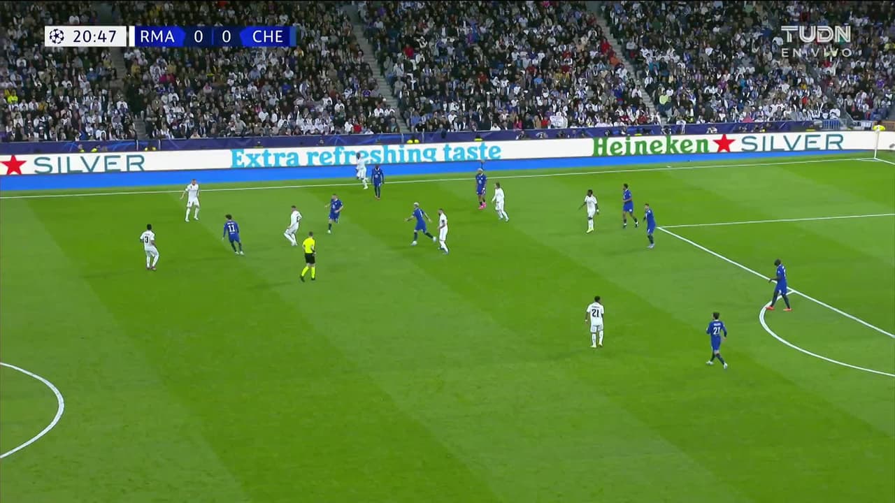 ¡TIRO ATAJADO! disparo por Vinícius Júnior.