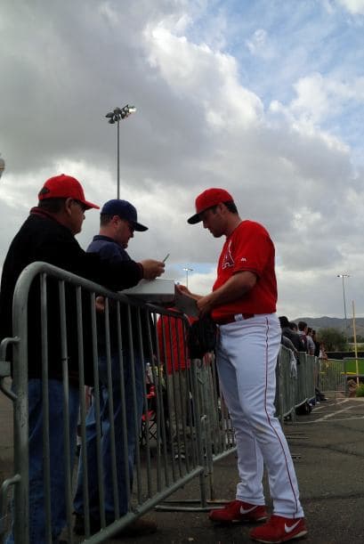 "Detrás" de los entrenamientos de primavera de la MLB, los atléticos jugadores de las grandes ligas muestran todo su talento... y mucho más que eso. Aparte de ejercitarse y compartir con sus seguidores, los beisbolistas lucieron sus atributos de espalda especialmente para las fans.