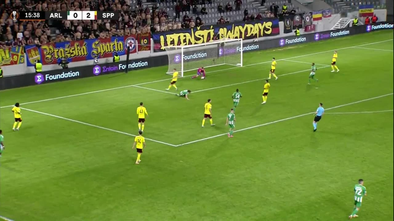 ¡TIRO ATAJADO! disparo por Július Szöke.