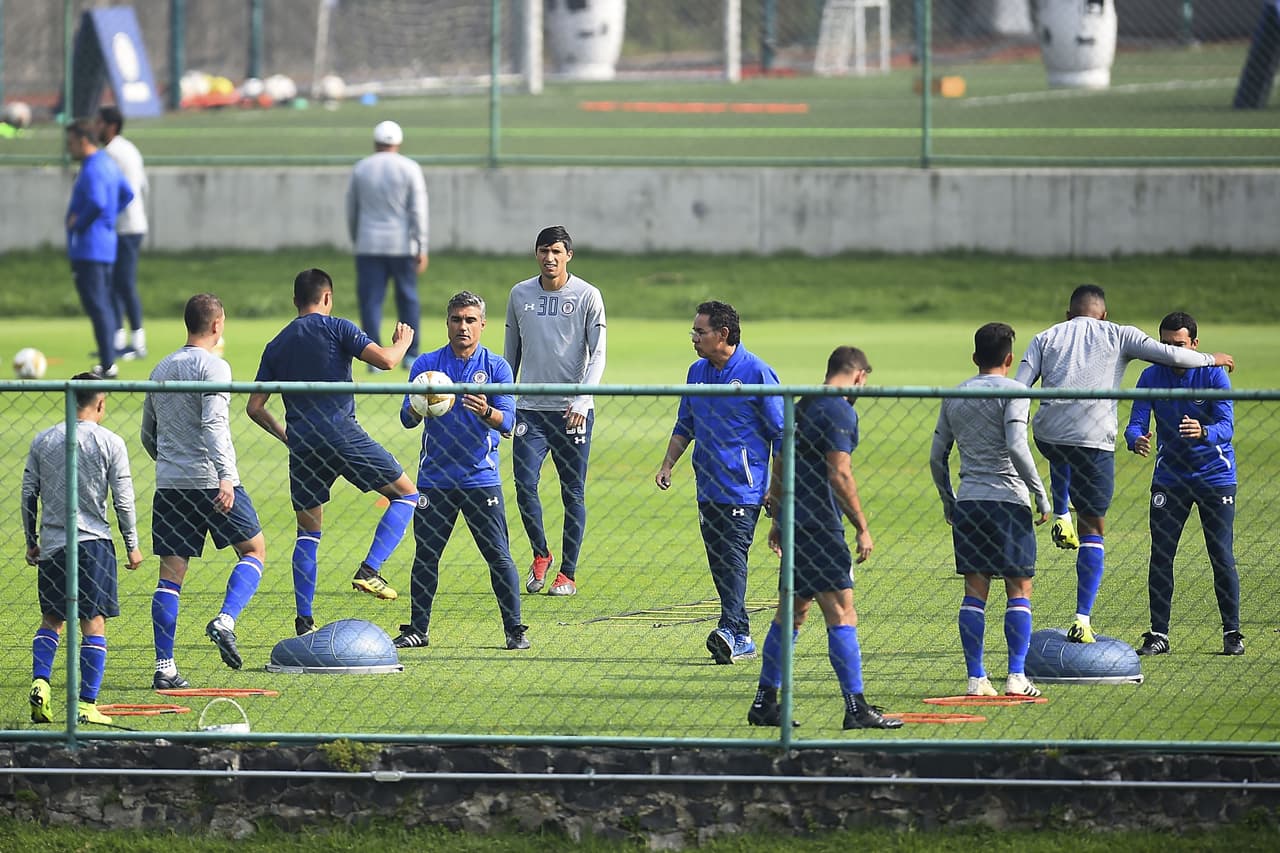 Dentro de Cruz Azul hay optimismo a pesar del peso psicológico que podría tener el que 
<i>La Máquina</i> no haya ganado la Liga MX desde 1997 o que los líderes en campaña regular no suelen ser ganadores.