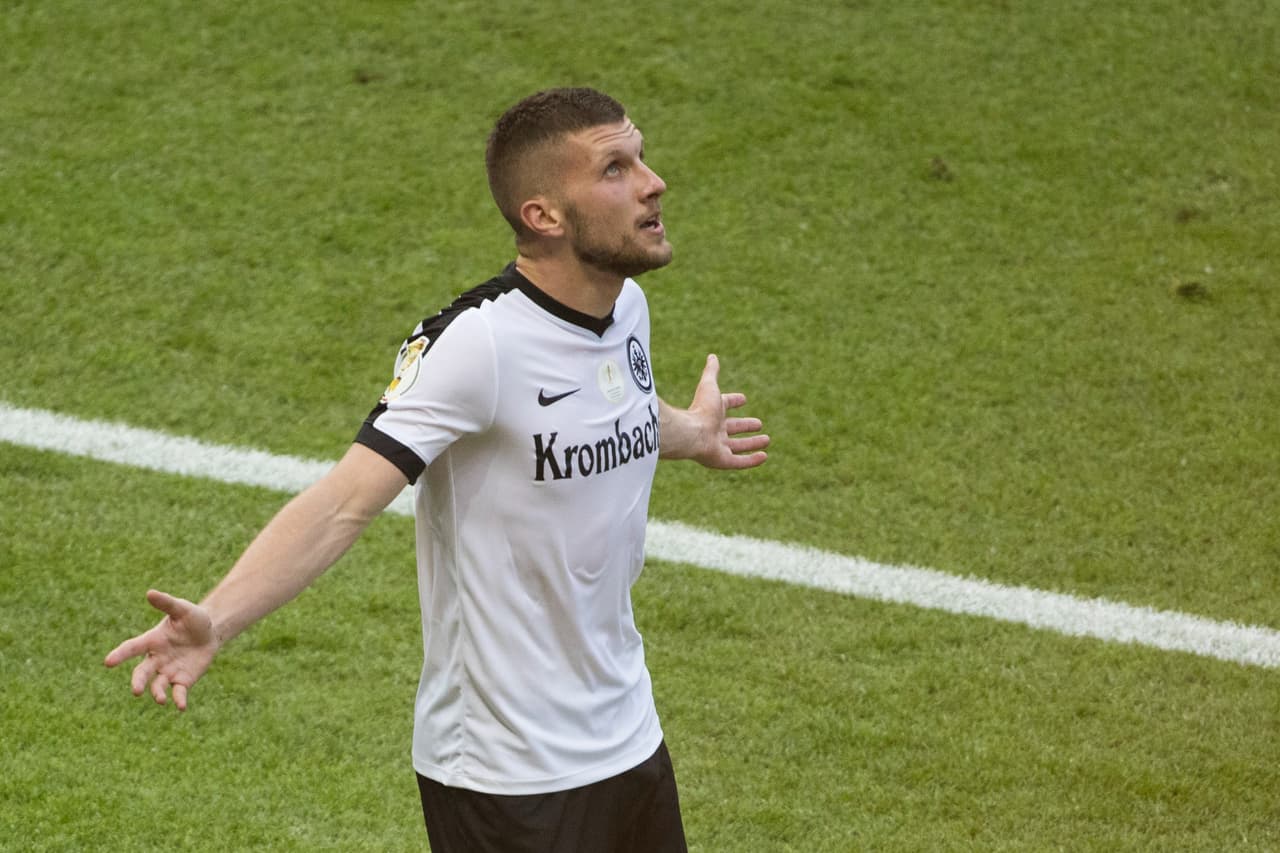 El equipo de Frankfurt entendió que este partido sería el que salvara su temporada tras no tener una participación destacada en la Bundesliga.