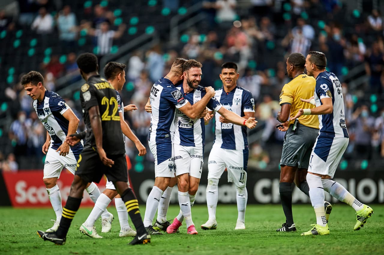 Con doblete de Maximiliano Meza y gol de Miguel Layún, Monterrey vence 3-0 al Columbus Crew y gracias al marcador global de 5-2, los regios toman su lugar entre los mejores cuatro del torneo.