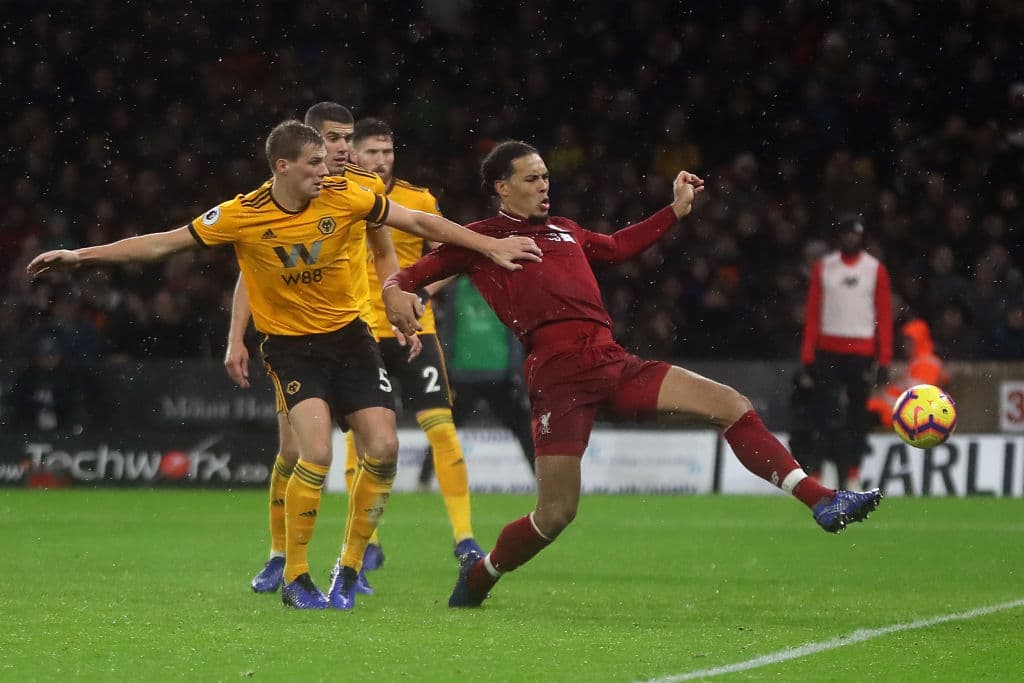 Y a los 68 minutos, cuando el juego parecía caer en un marasmo. Virgil van Dijk, el defensa central holandés del Liverpool, apareció en el área para cerrar la pinza tras este centro de Salah.