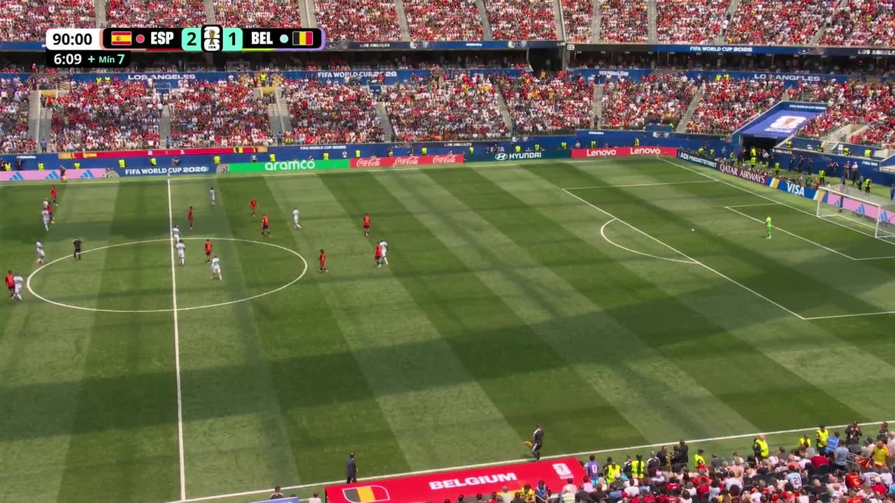 ¡TIRO ATAJADO! disparo por Marc Cucurella.