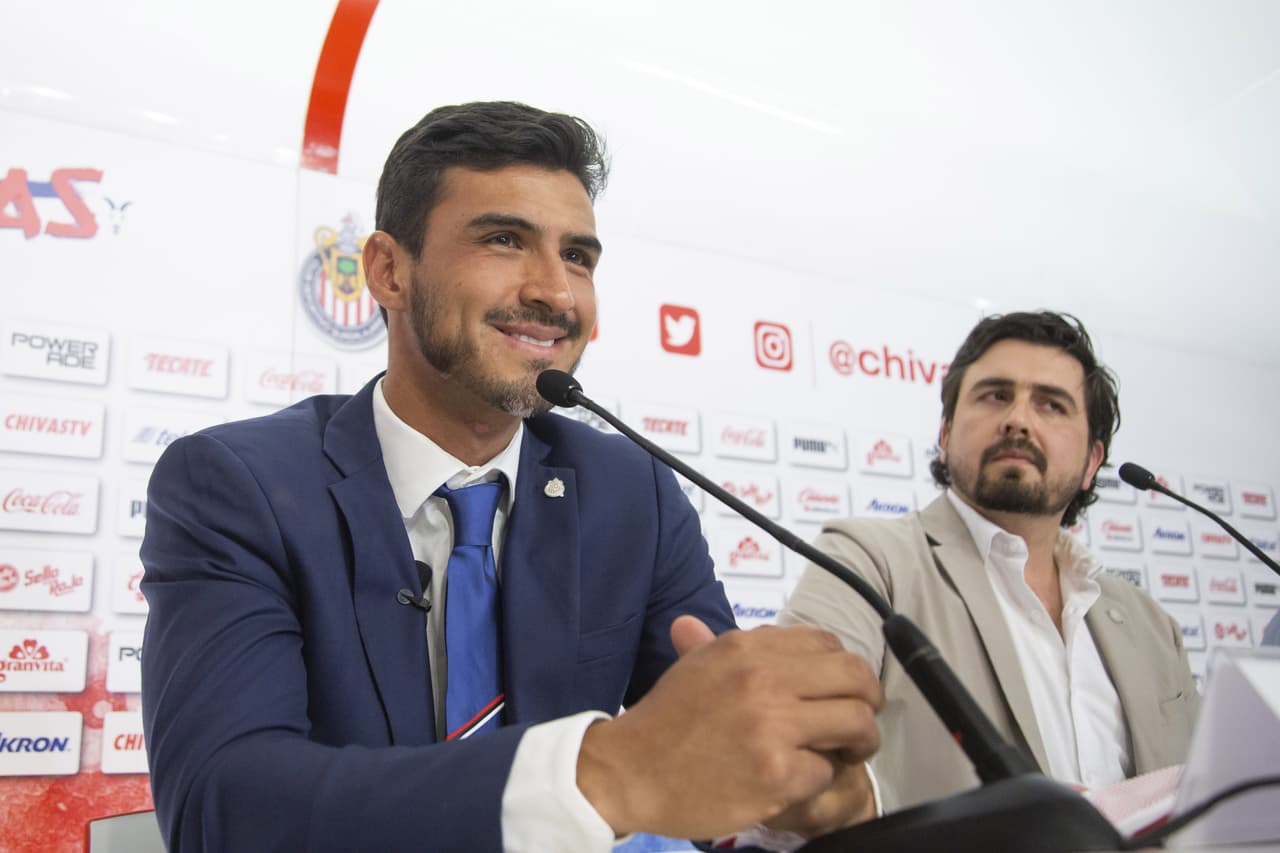 Oswaldo Alanís fue presentado de manera oficial como refuerzo de Chivas de Guadalajara, club al que regresa tras una travesía de año y medio en Europa para el Apertura 2019.