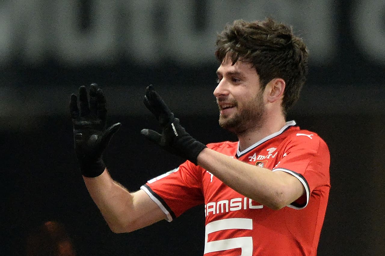 El bosnio Sanjin Prcic, del Rennes, está siendo vinculado al Valencia para la próxima temporada.