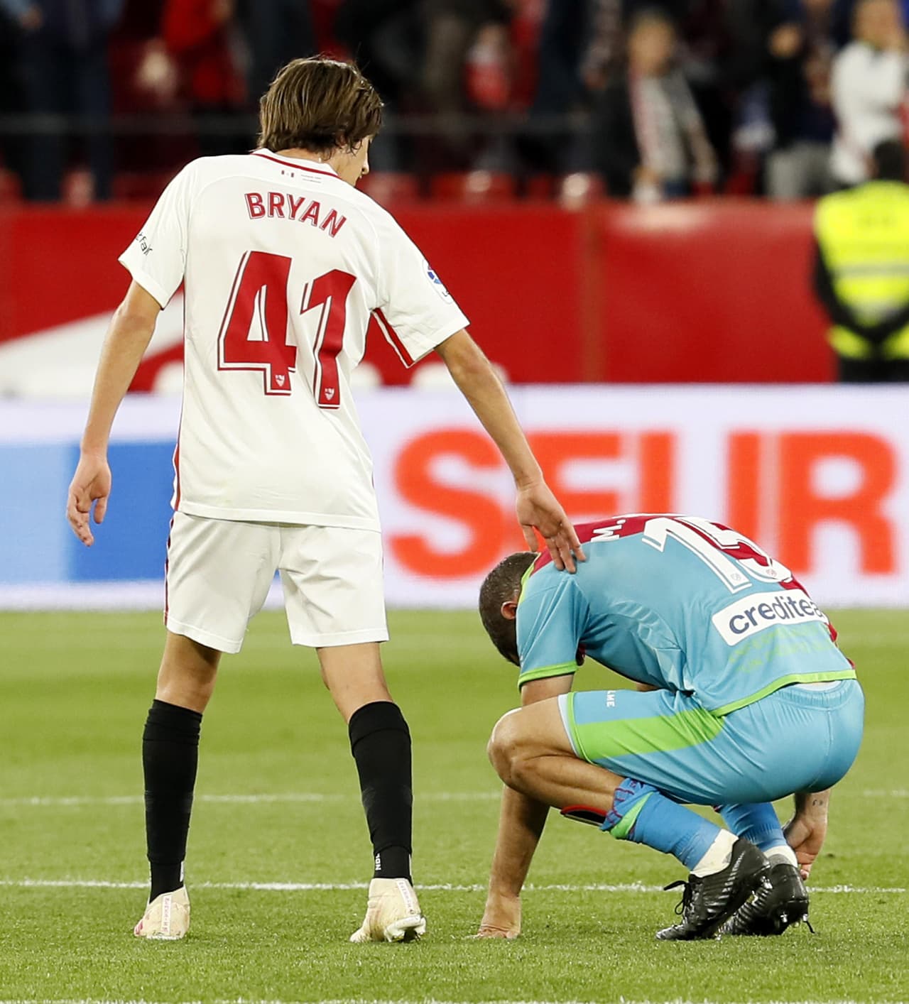 Sevilla goleó 5-0 a Rayo Vallecano en la Jornada 34 de la Liga de España y se acerca a la Champions League, con cinco tantos en el segundo tiempo que resignan al descenso cada vez más a su rival de turno.
