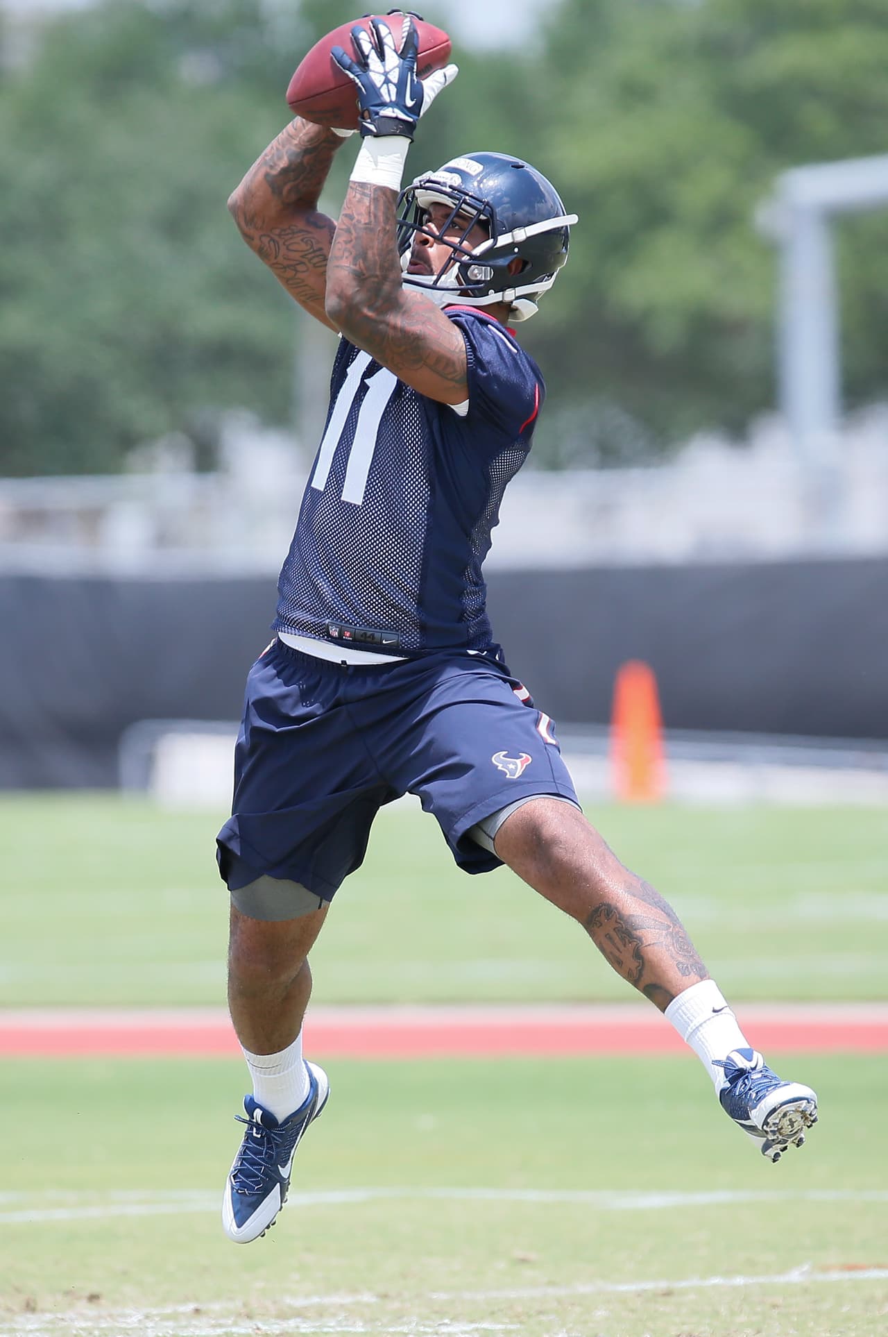 Checa las imágenes del novato receptor de los Houston Texans, Jaelen Strong, durante su sesión de fotos y dentro de los entrenamientos (AP-NFL).