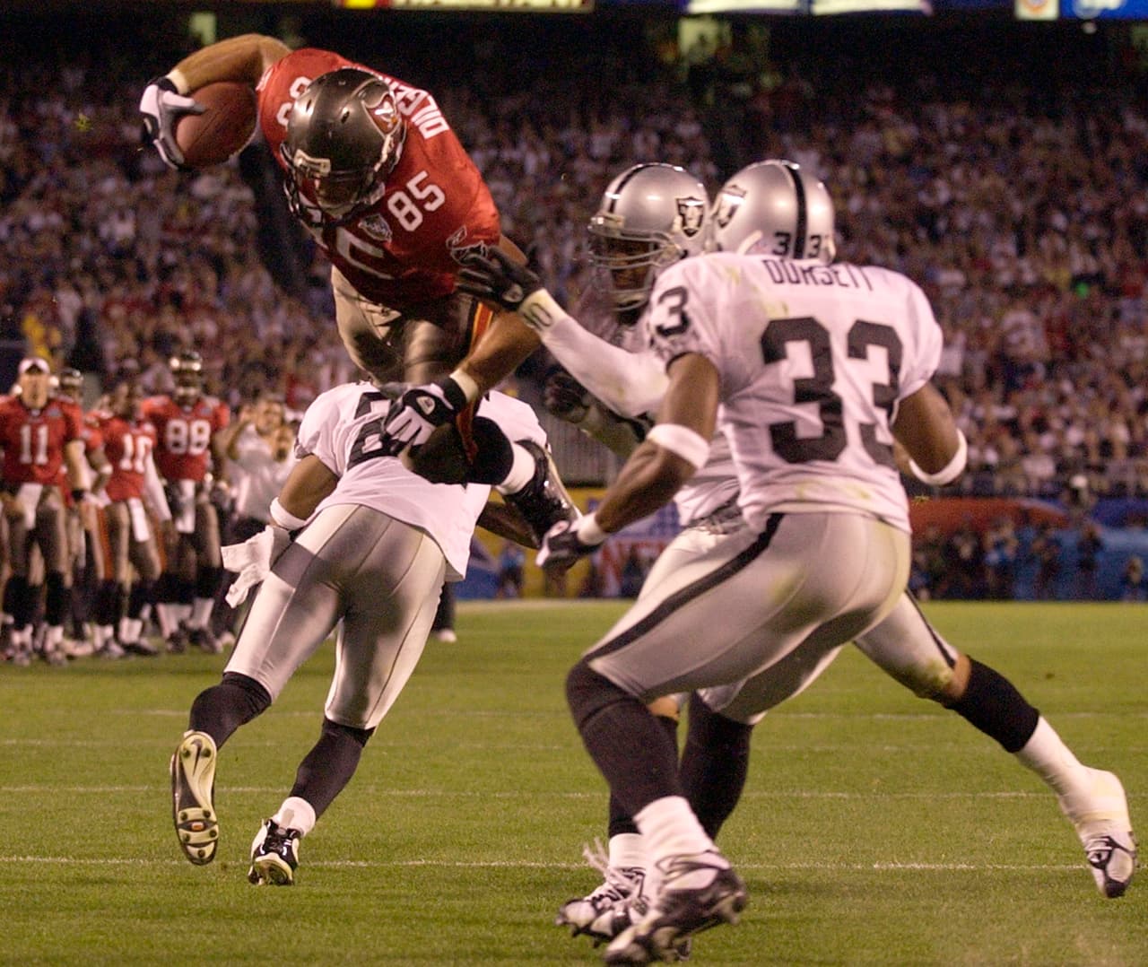 <b>8). XXXVII (2002) Tampa Bay 48-21 Oakland:</b> Se recuerda como el Jon Gruden Bowl pues antes de irse con los Bucs era coach de los RaidersLa defensa regresó tres intercepciones al end zone a Rich Gannon.