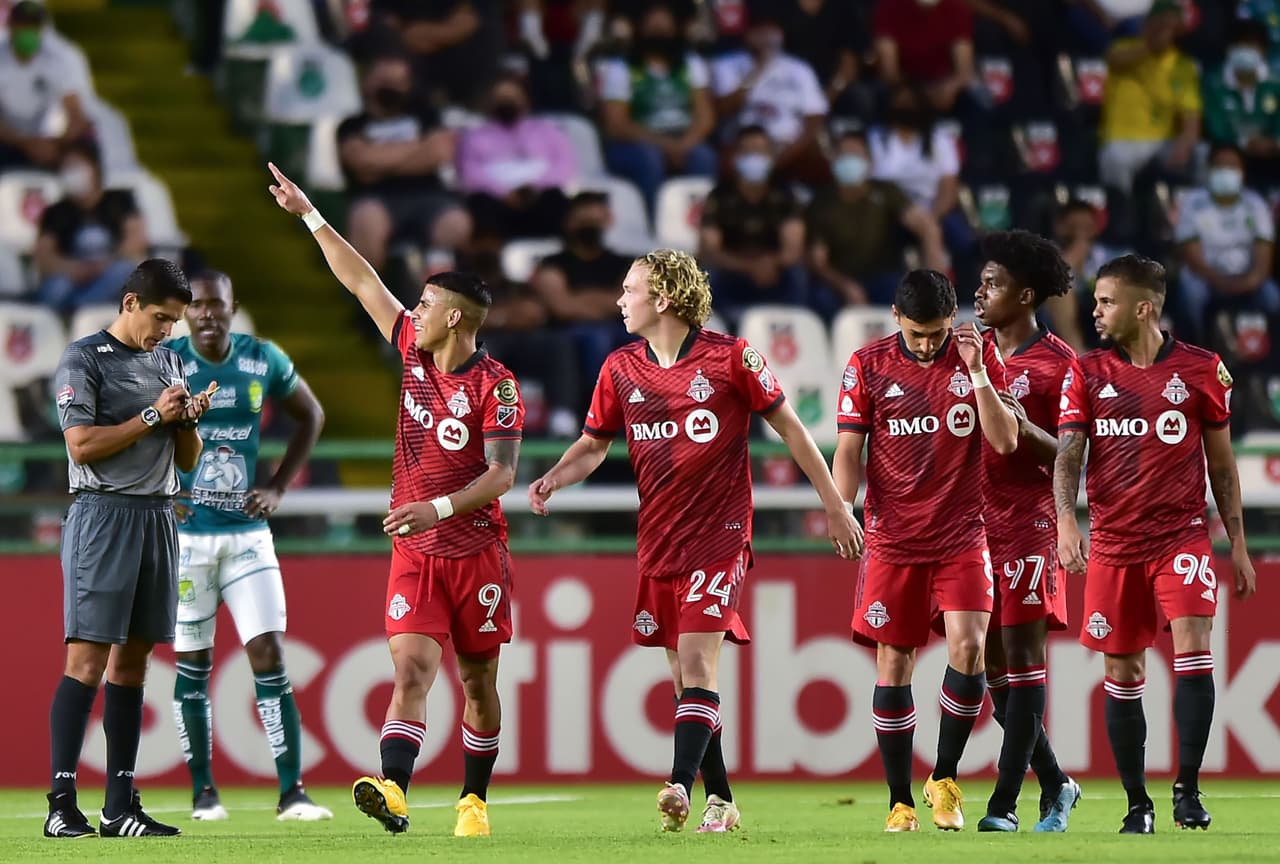 Fernando Navarro adelantó a los locales al minuto 25, pero una falta de concentración hace que Andrés Mosquera empate el encuentro con un lamentable autogol.