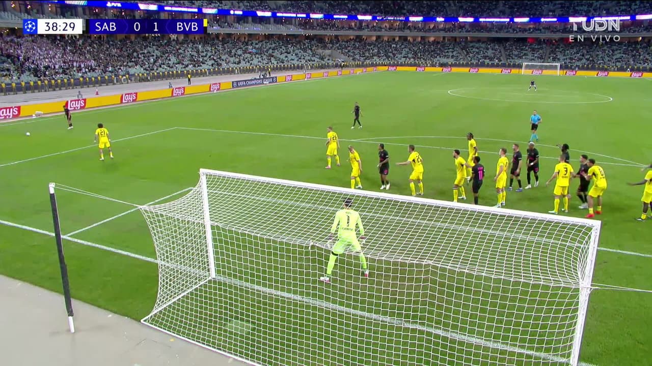 ¡GOL!  anota para Sabah. Aden McCarthy