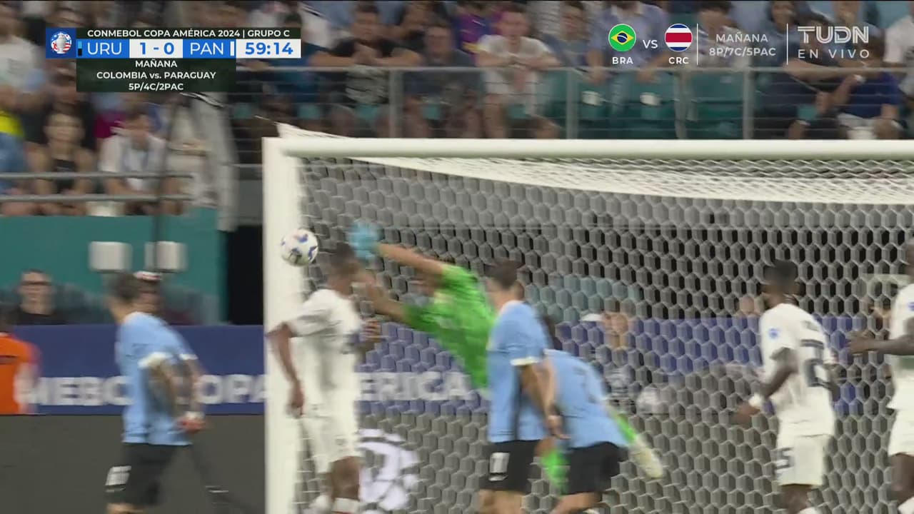 ¡Lo hicieron volar! Rodríguez le pega y a dos manos Rochet desvía