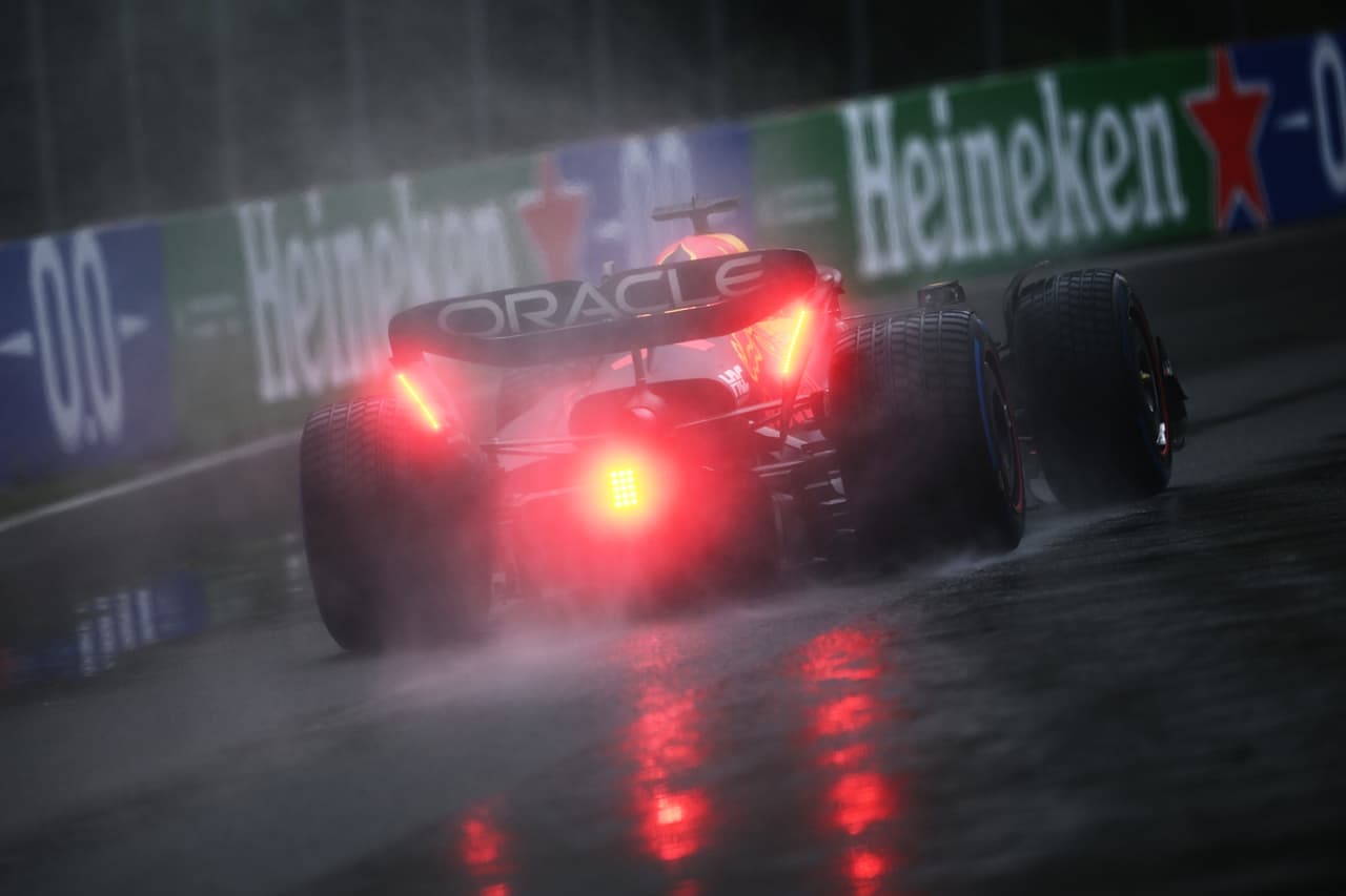 Max Verstappen saldrá en la primera posición para el Gran Premio de Canadá; 'Checo' Pérez en el lugar 13.