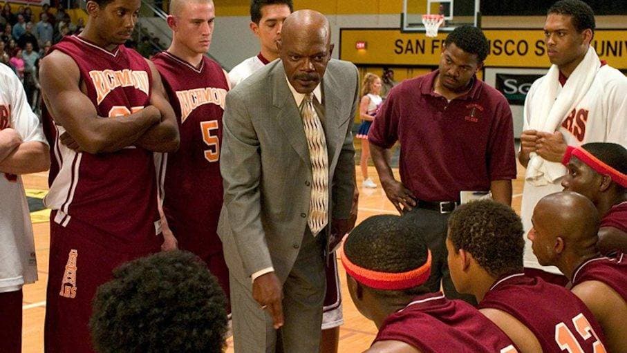 Samuel L. Jackson se roba las miradas con el papel de Ken Carter, un entrenador que salvó muchas vidas a través del básquetbol e hizo un equipo ganador. Basada en hechos de la vida real.