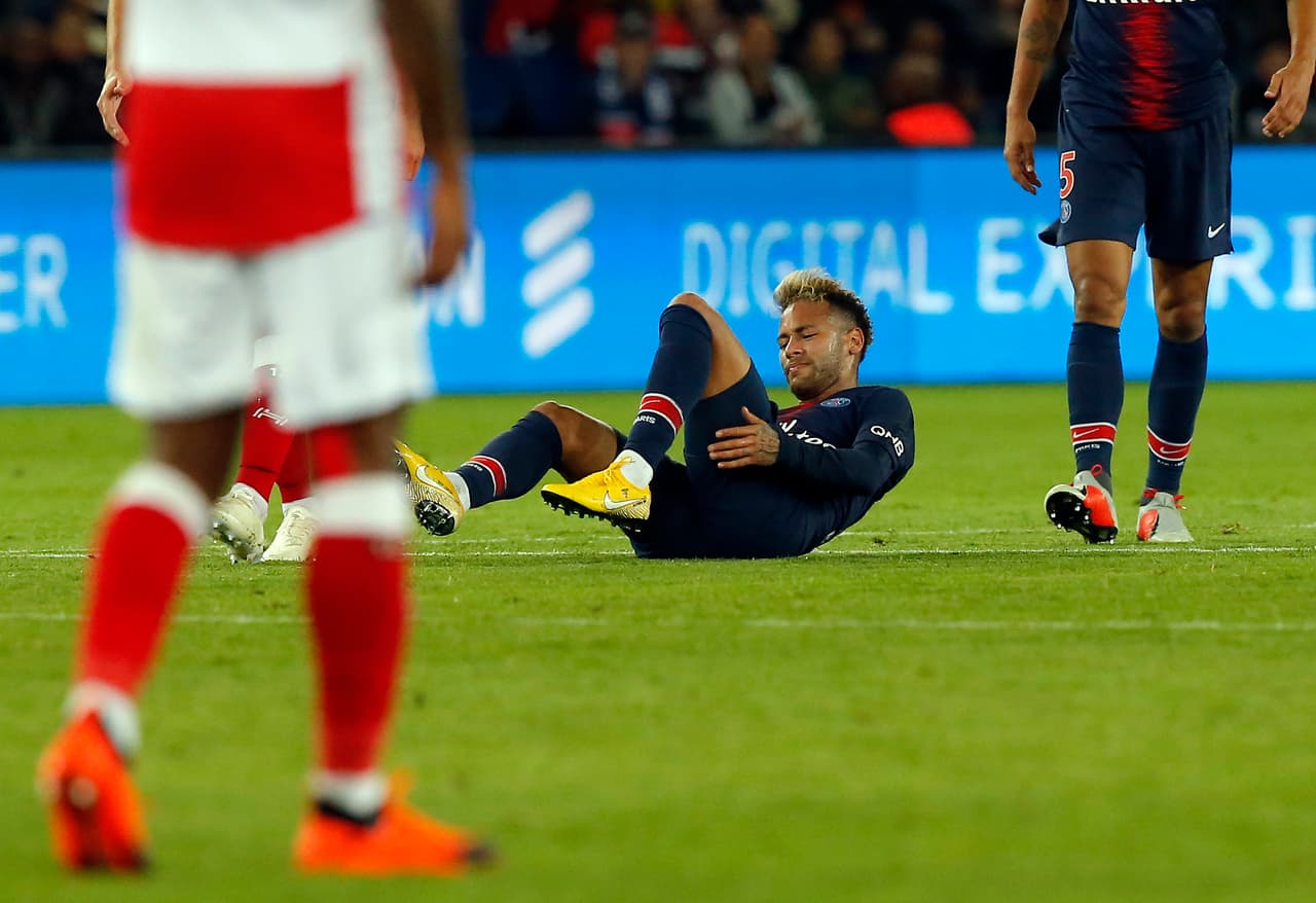 El equipo parisino tuvo que esperar a una falta hasta el minuto 23 del primer tiempo cuando se sentenció penalti a su favor.