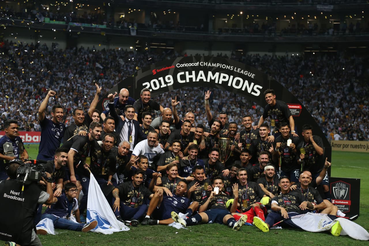 Así se vivieron los festejos de los Rayados del Monterrey tras imponerse en la Final de la Liga Campeones a los Tigres de la UANL en el Estadio BBVA.
