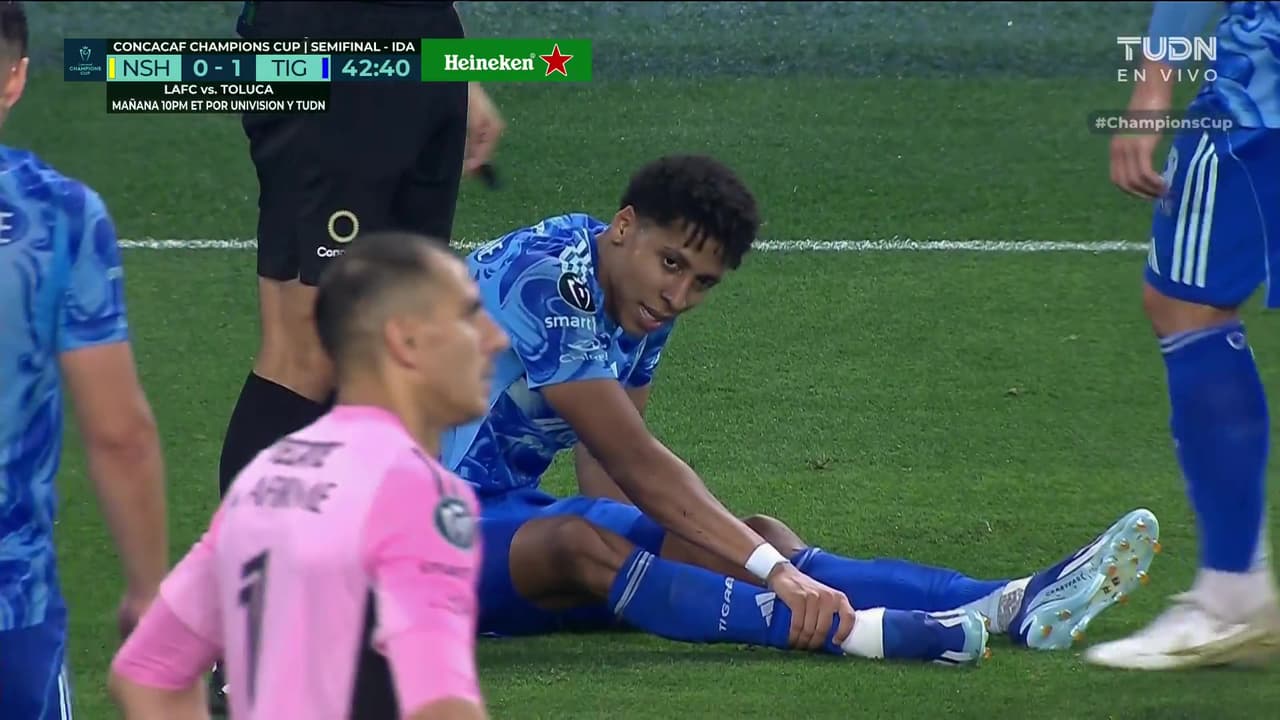 ¡Atención! Ozziel Herrera sale de cambio por lesión vs. Nashville