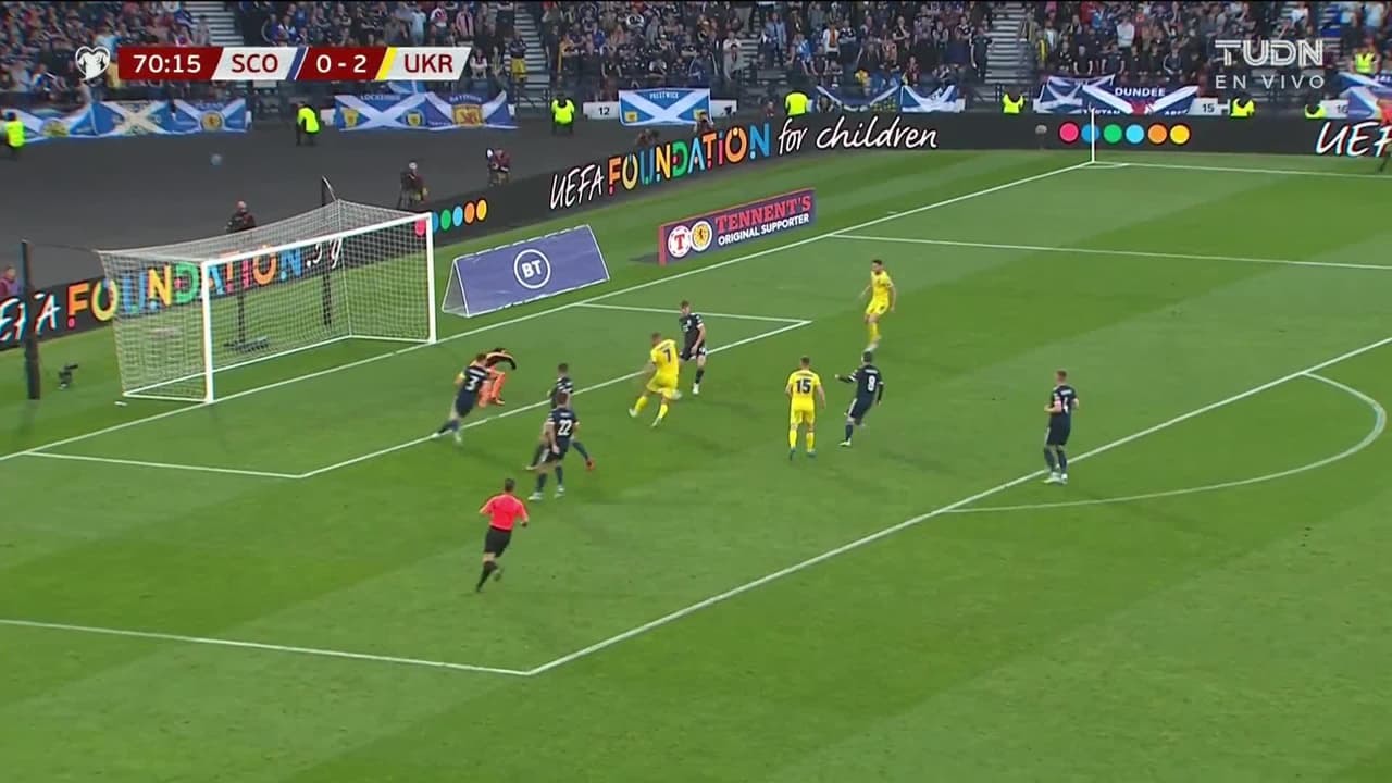 ¡TIRO ATAJADO! disparo por Viktor Tsygankov.