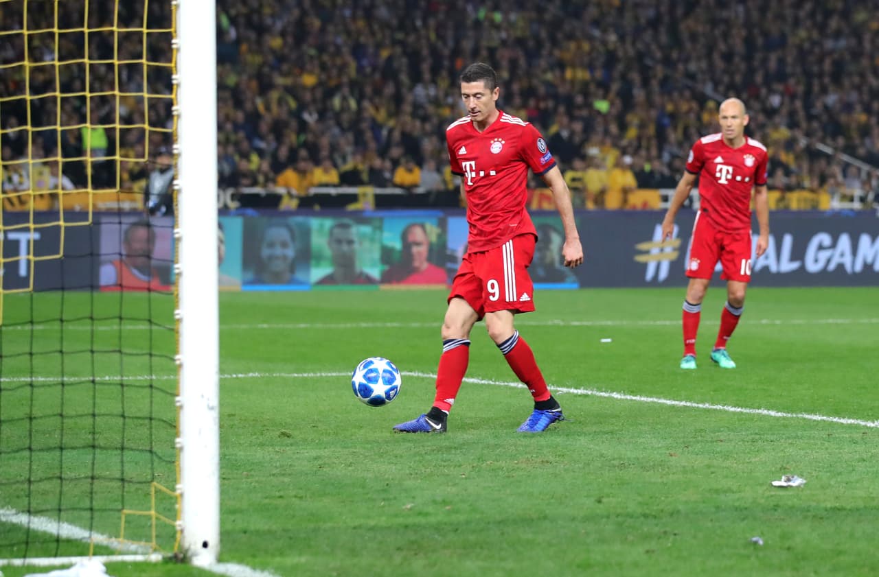 Fue el 2-0 definitivo para el Bayern en esta jornada de Champions, mientras el portero y los defensas miraban sin poder hacer nada.