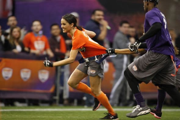 La Conferencia Nacional se impuso a la Conferencia Americana en el Tazón Latino IX y Hristo Stoichkov, para sorpresa de todos, fue reconocido como el MVP del juego, disfruta aquí de las mejores imágenes (Foto: Mario Castillo).