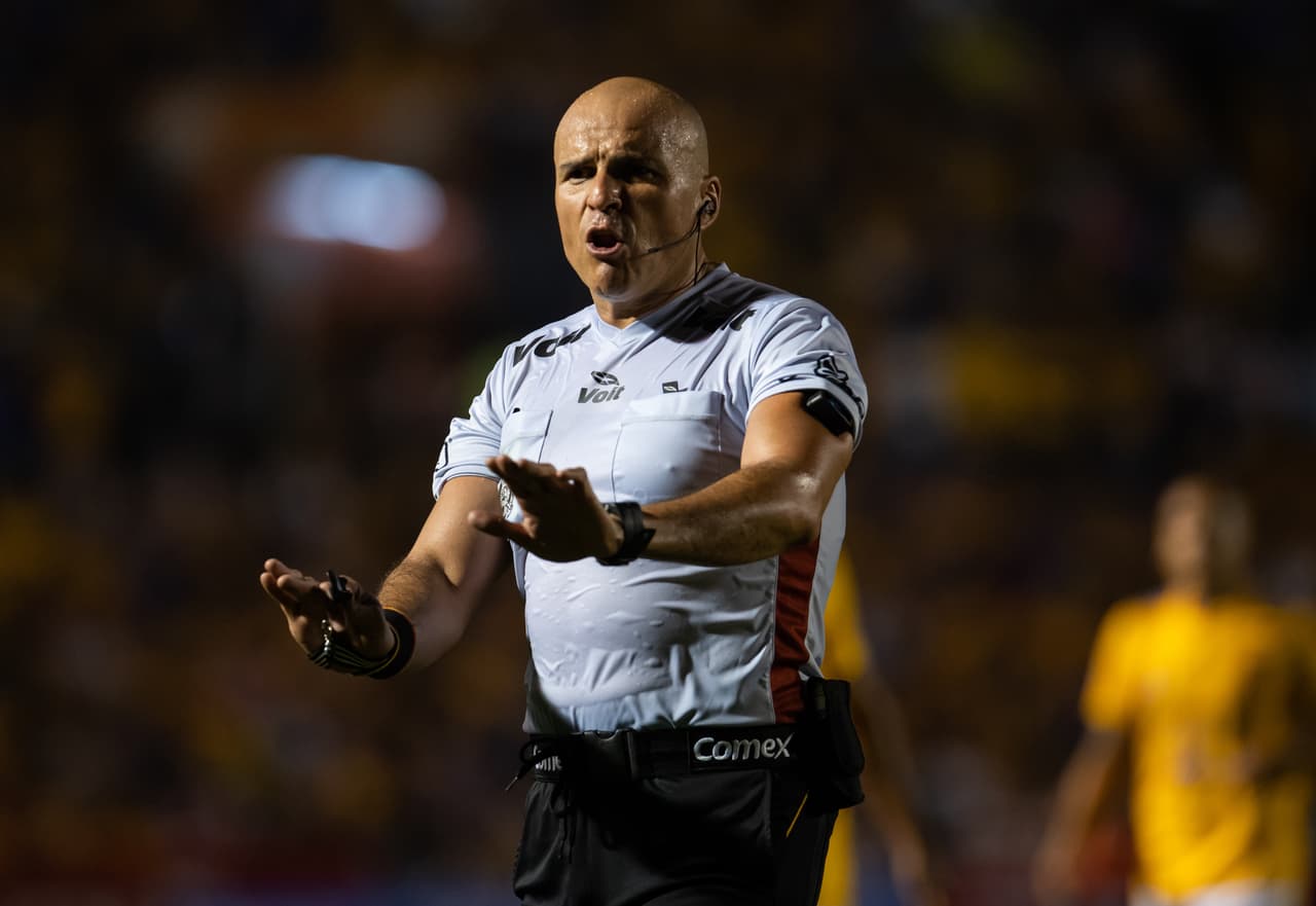 Brian Fernández había marcado al 90'+2 el 3-3 para Necaxa, pero la jugada fue invalidad por el árbitro Francisco Chacón tras revisar el VAR.