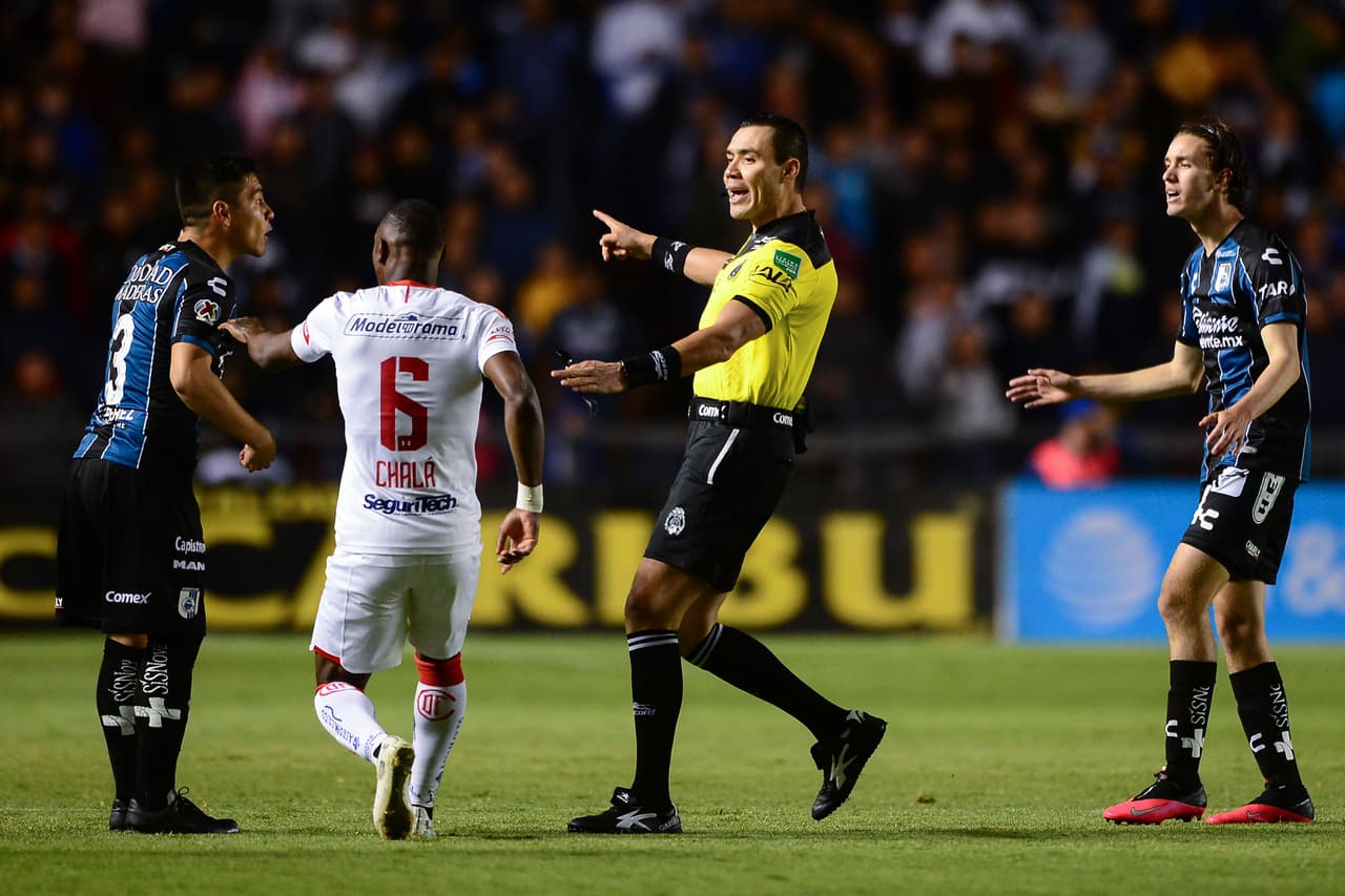 Con goles de Leonardo Fernández y Jorge Aguilar, Gallos y Diablos no se hacen daño y reparten puntos en Querétaro.
