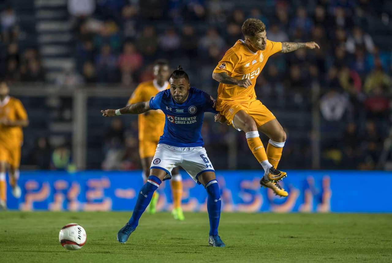 Al final del primer tiempo, ambos se fueron al descanso sin mostrar mayor claridad en su juego.