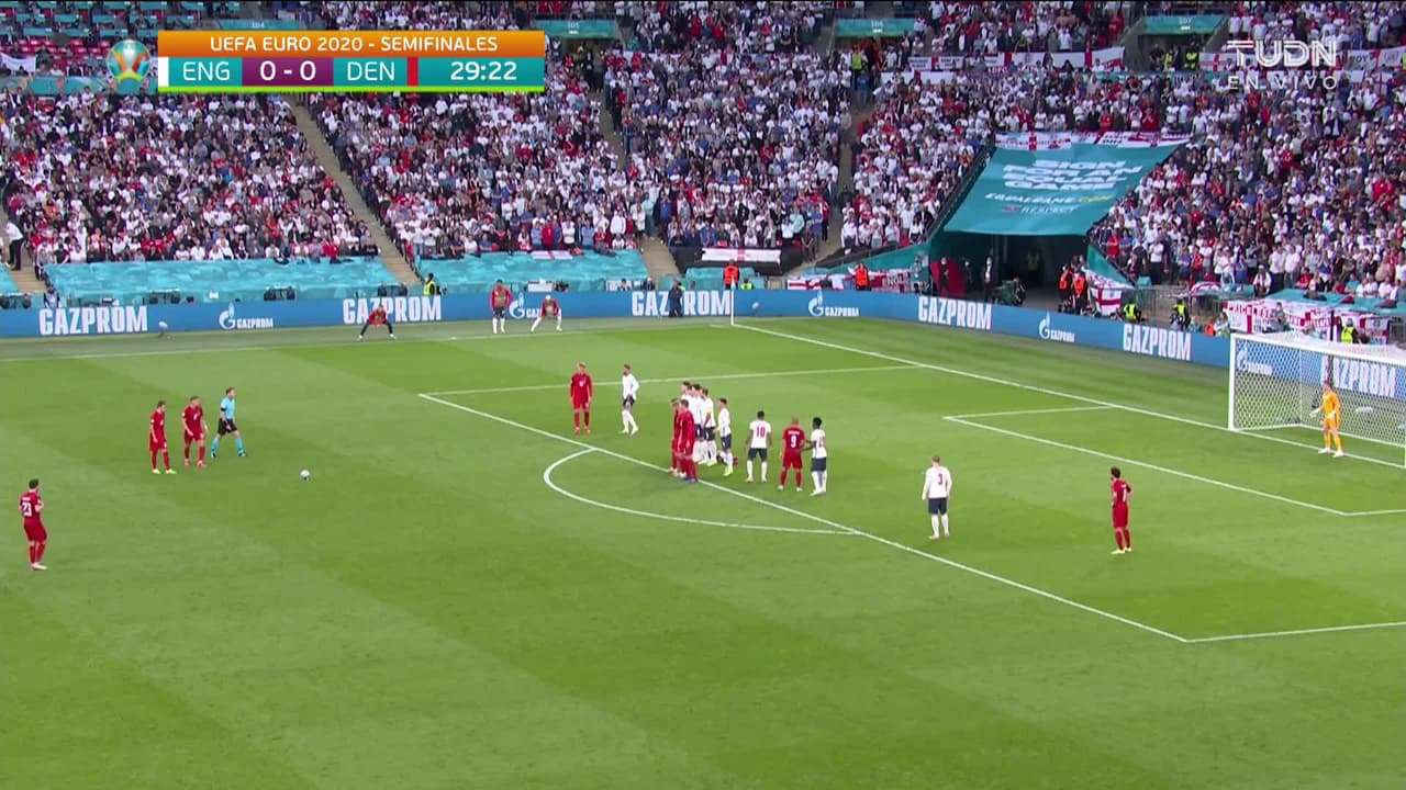 ¡GOL!  anota para Dinamarca. Mikkel Damsgaard