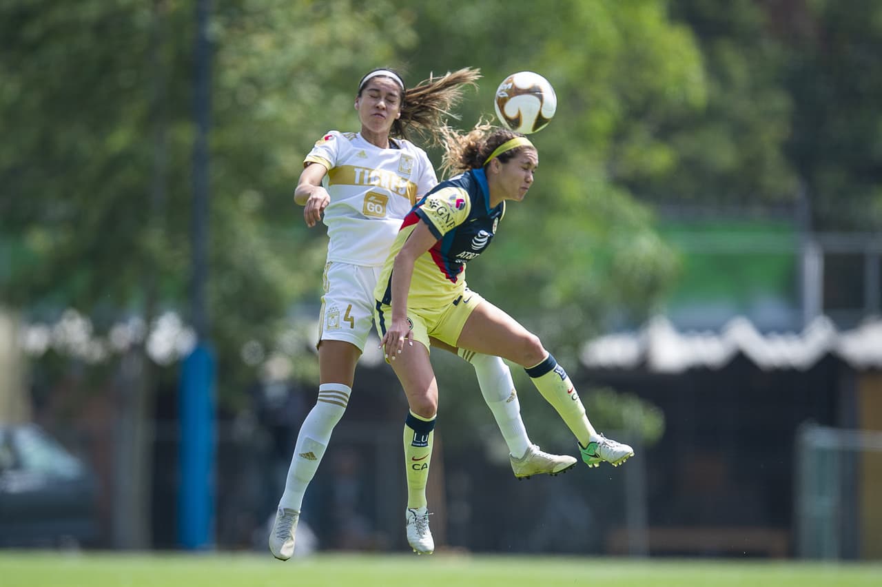 La jugadoras del América no pueden meter ni las manos y las regias se encargan de golear 0-4 al conjunto capitalino.
