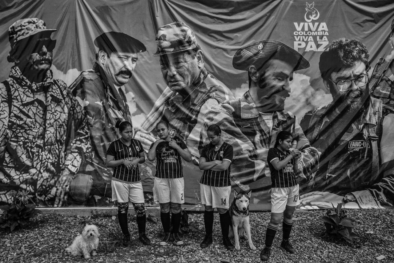 Historia: las Fuerzas Armadas Revolucionarias de Colombia, que han dejado las armas después de más de 50 años de conflicto, se están transformando en un nuevo partido político y su objetivo es crear un club de fútbol profesional.