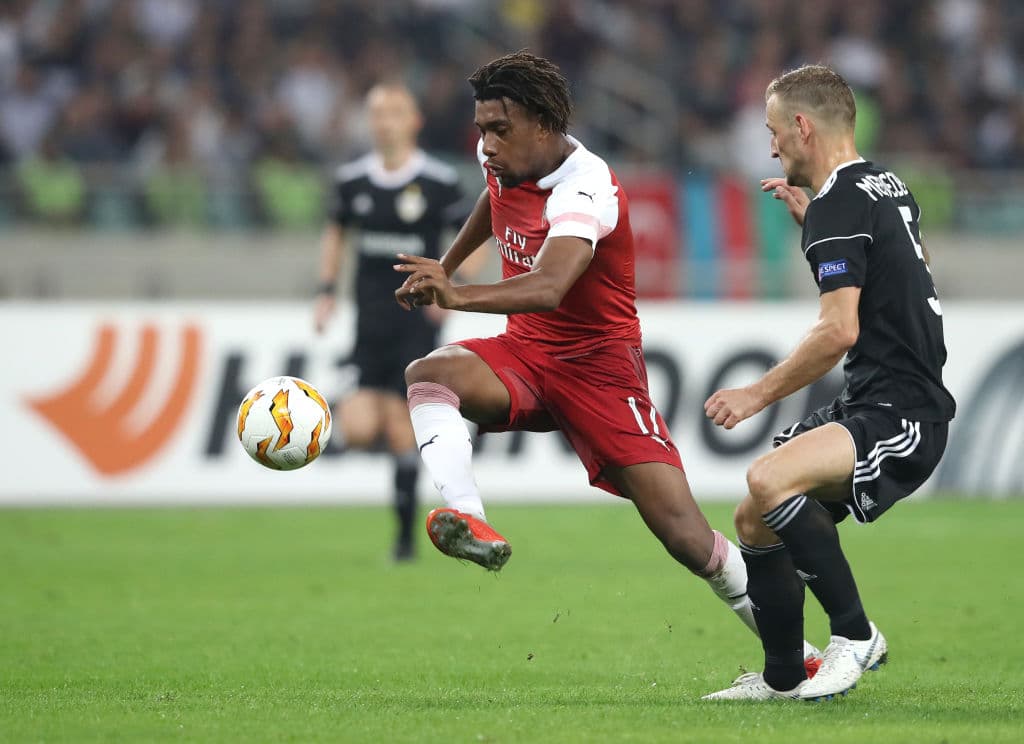 La velocidad de Alex Iwobi fue letal para Qarabag y de un pase suyo llegó el segundo gol del partido.