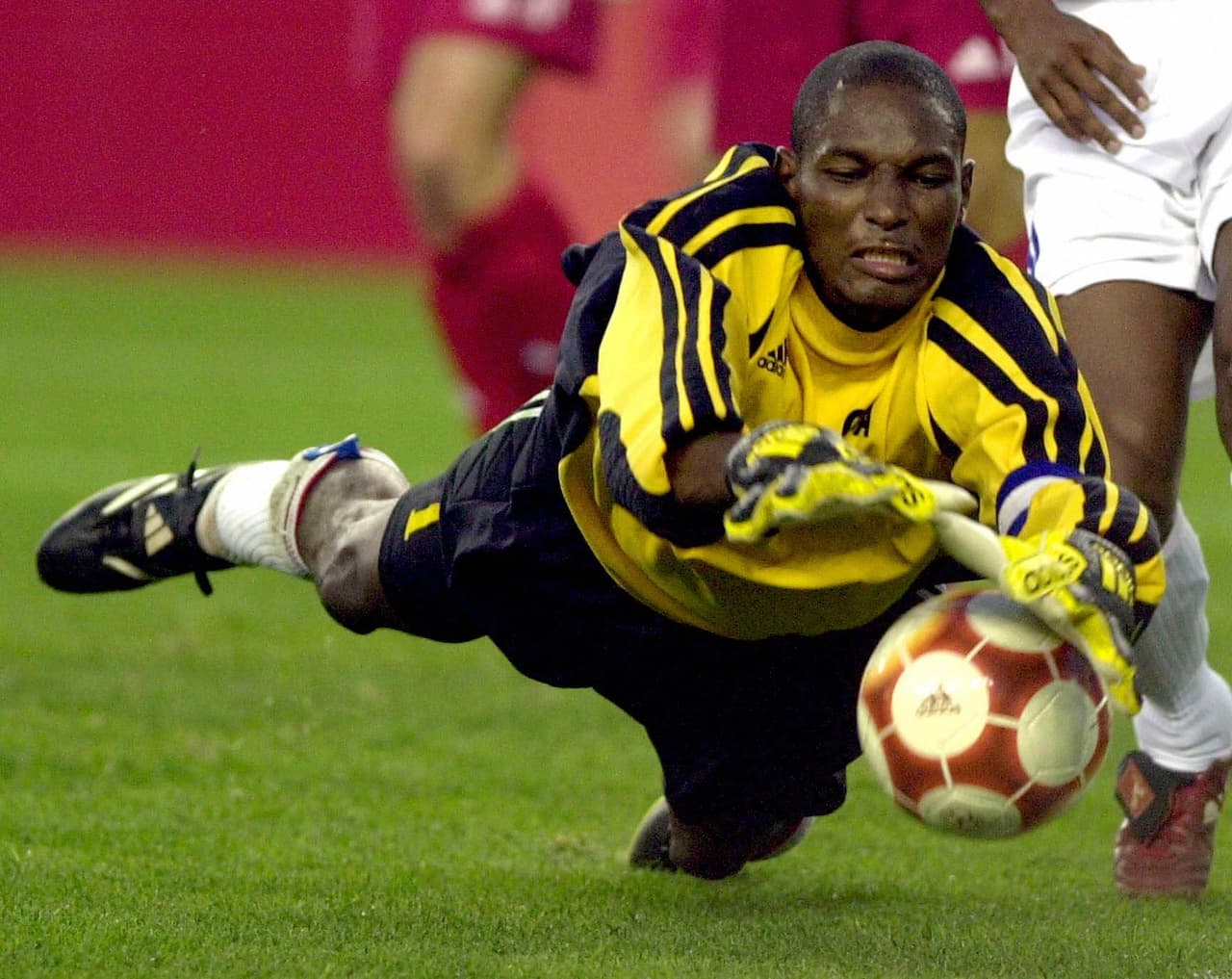Cuba (Copa Oro 2003).- Cuba era visto por la mayoría como el equipo más débil de la Copa Oro 2003, pero todo quedaron atónitos cuando debutaron venciendo 2-0 a Canadá con par de dianas de Lester Moré. (Foto: Getty Images).