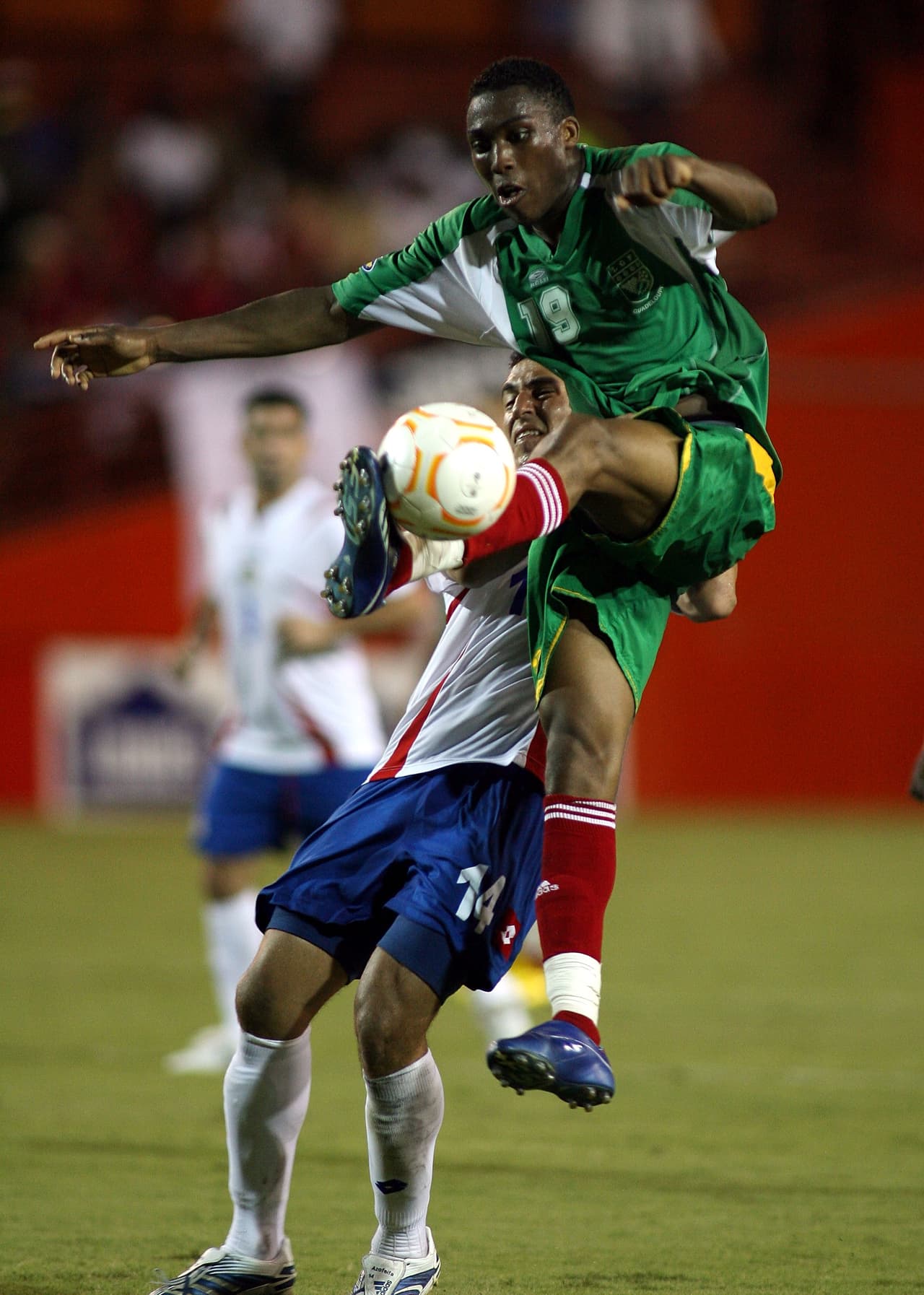 Guadalupe (Copa Oro 2007).- Otra vez una futbolísticamente desconocida colonia francesa animó el torneo, Islas Guadalupe se clasificó en tercer lugar de su grupo con una victoria importantísima ante Canadá. (Foto: Getty Images).