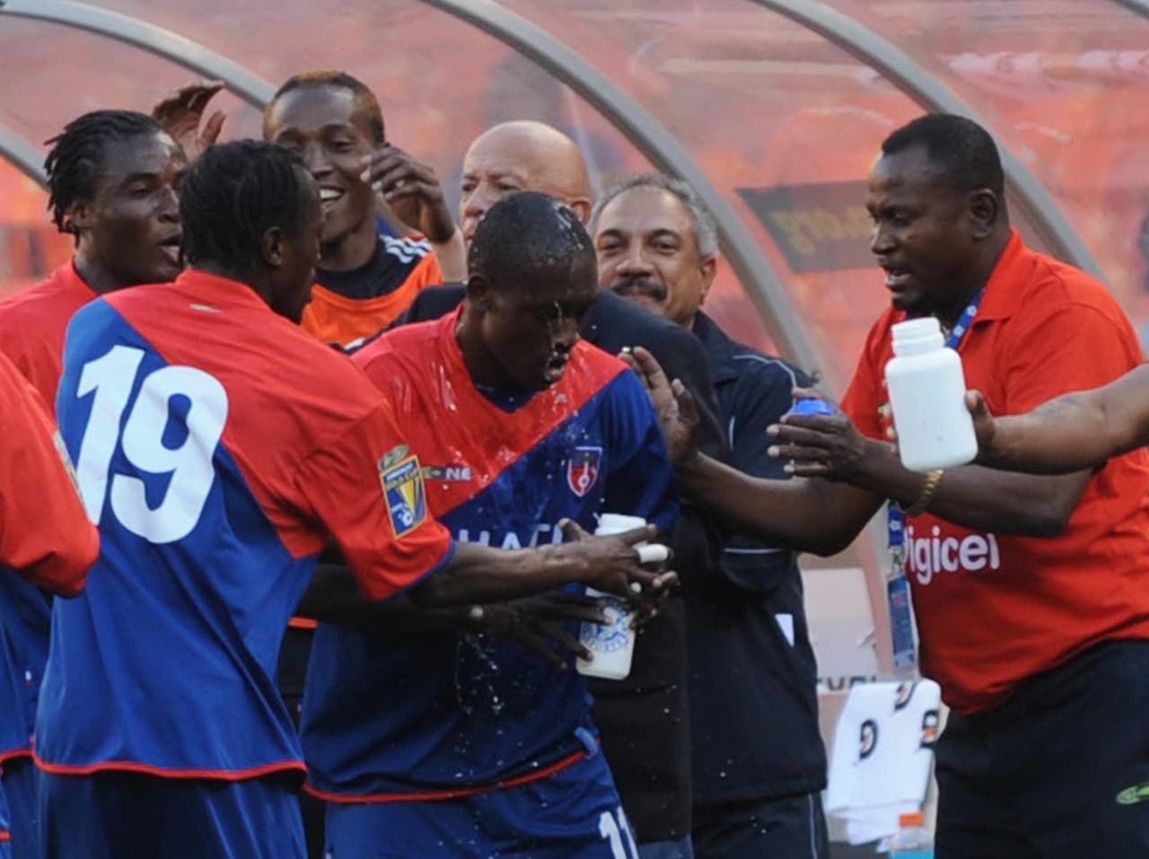 Haití (Copa Oro 2009).- Los haitianos volvieron a esta lista en el 2009, al lograr pasar en tercer lugar la ronda de grupos gracias a una victoria ante Granada y un empate 2-2 ante Estados Unidos. (Foto: Getty Images).