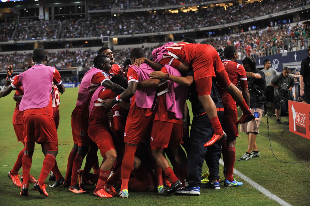 Tras la goleada en cuartos de final a Cuba, México volvió a ser su rival en semifinales y por segunda vez de manera consecutiva se llevaro el triunfo 2-1, al igual que en 2005 EE.UU. en la final les impidió coronarse. (Foto: Getty Images).