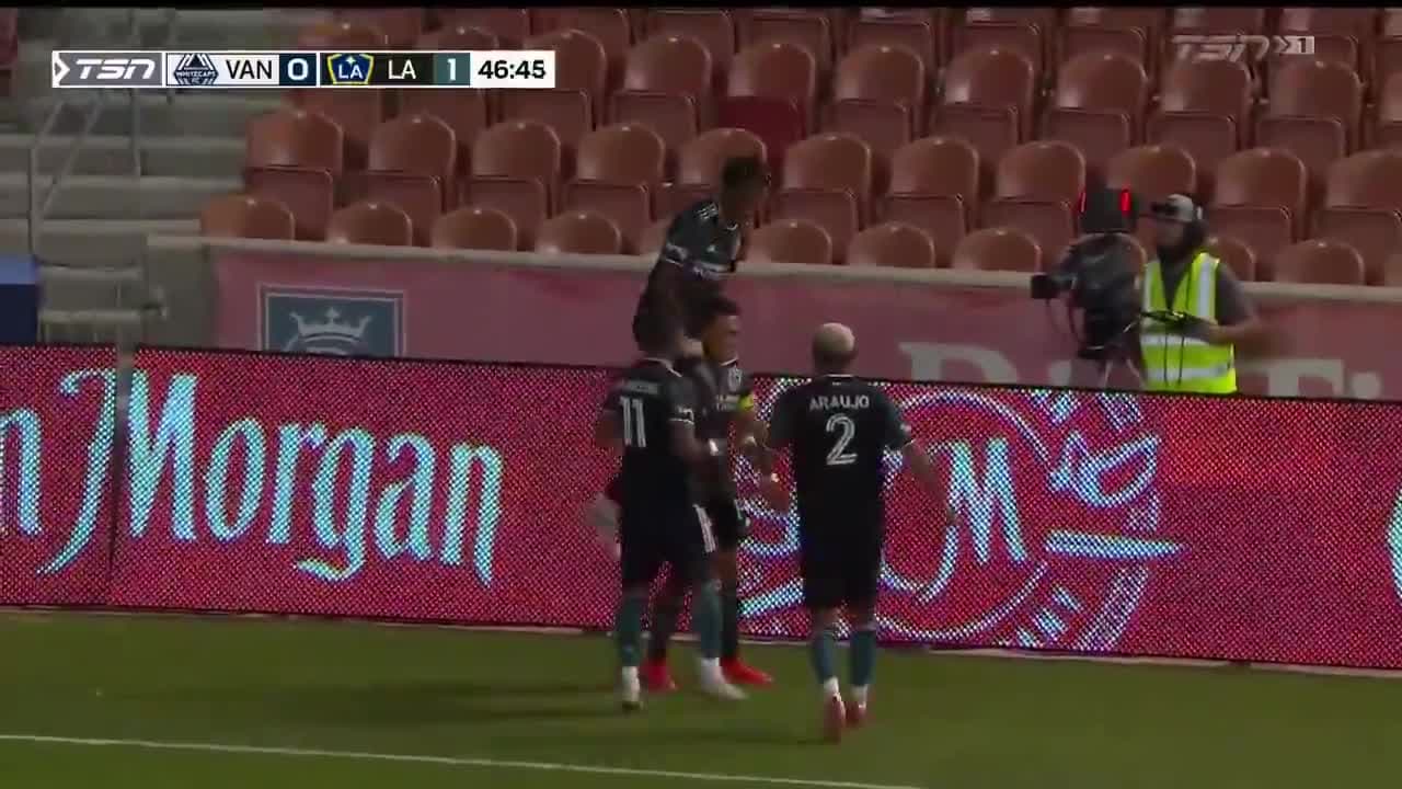 ¡Gol de Chicharito! Hernández puso el 1-0 sobre Vancouver