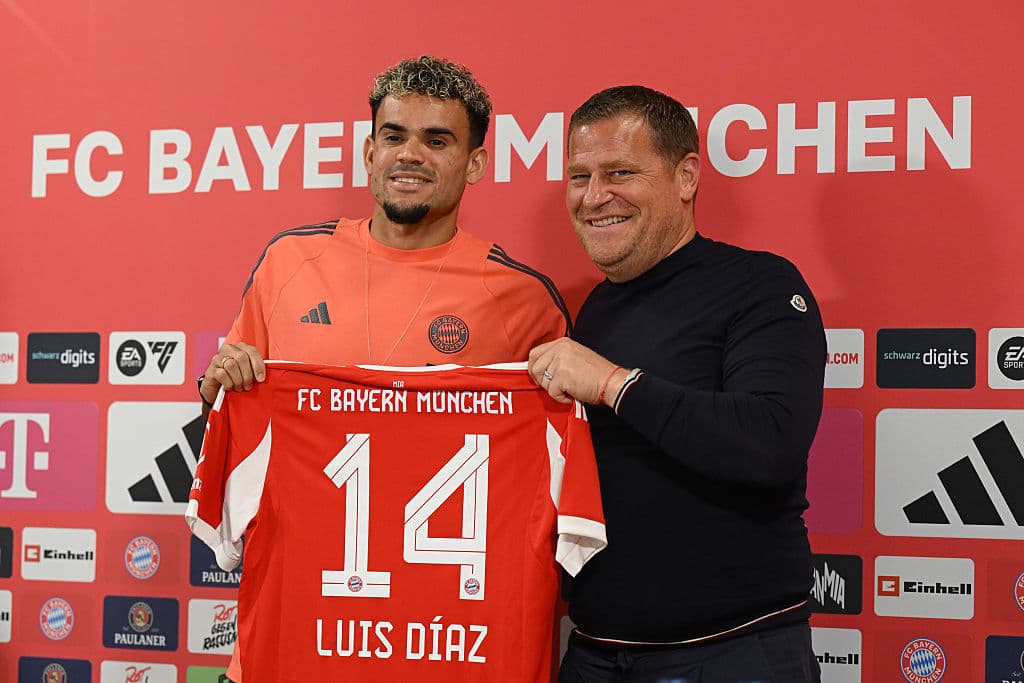 En julio de 2025, el Bayern Munich confirmó su incorporación a la Bundesliga alemana. El delantero colombiano arribó al club con gran expectativa, tras un acuerdo con el Liverpool valorado en aproximadamente 80 millones de dólares, destacando su alto costo y proyección.
