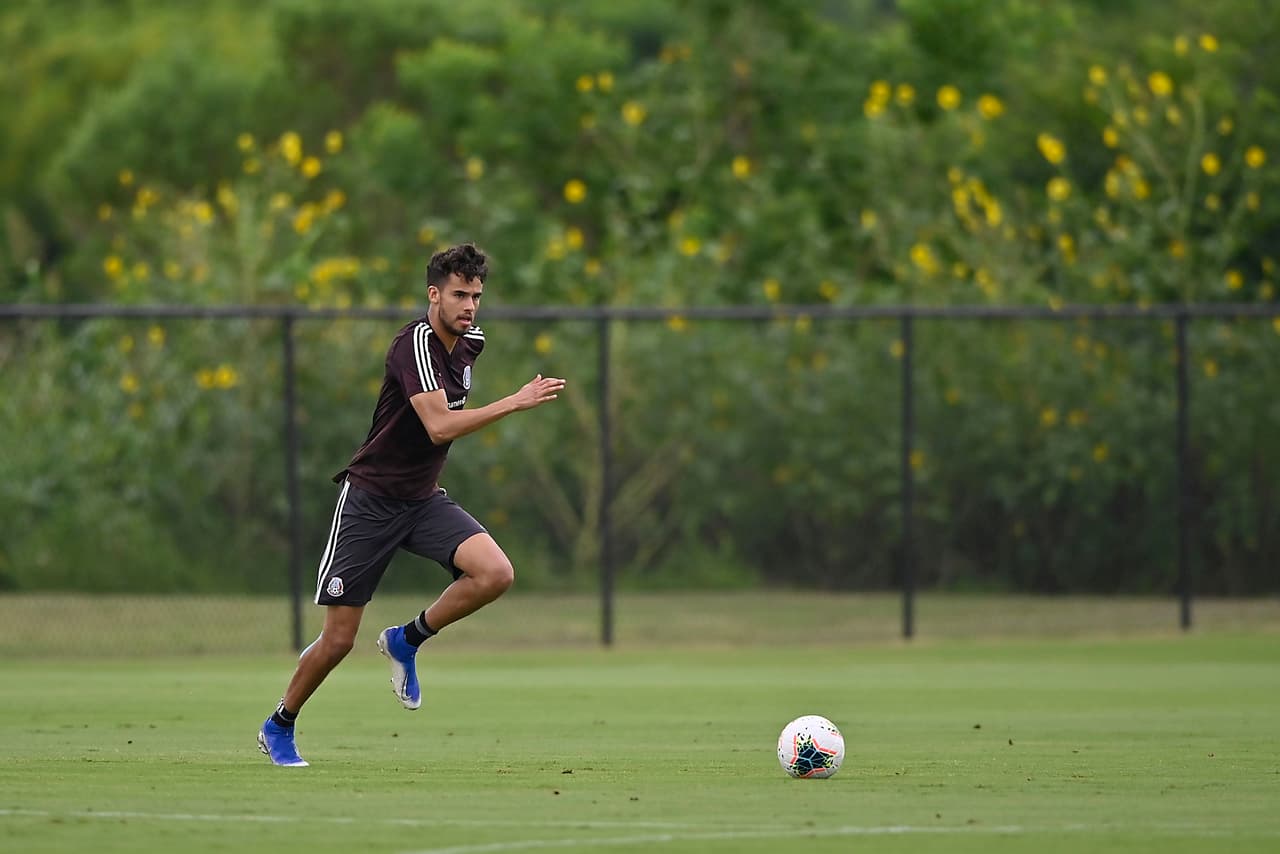 Los integrantes de la Selección Mexicana de fútbol se entrenaron, en medio de una intensa humedad en el ambiente, en las instalaciones del club de la MLS Houston Dynamo de cara a lo que será su importante duelo de los Cuartos de Final de la Copa Oro 2019, que se llevará a cabo este sábado ante Costa Rica. El trabajo duro y el buen ambiente imperaron durante la práctica del Tri.