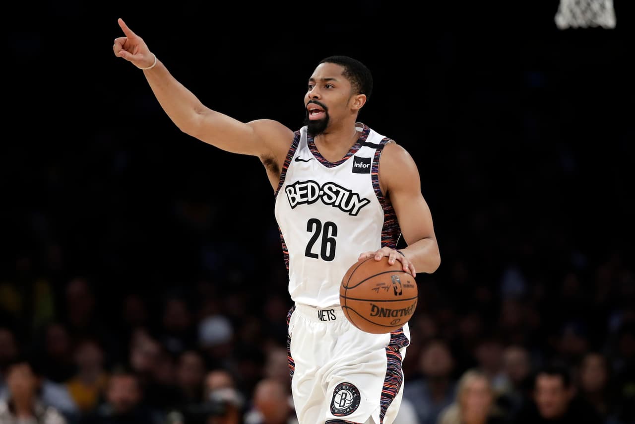 Spencer Dinwiddie da positivo por segunda vez a COVID-19