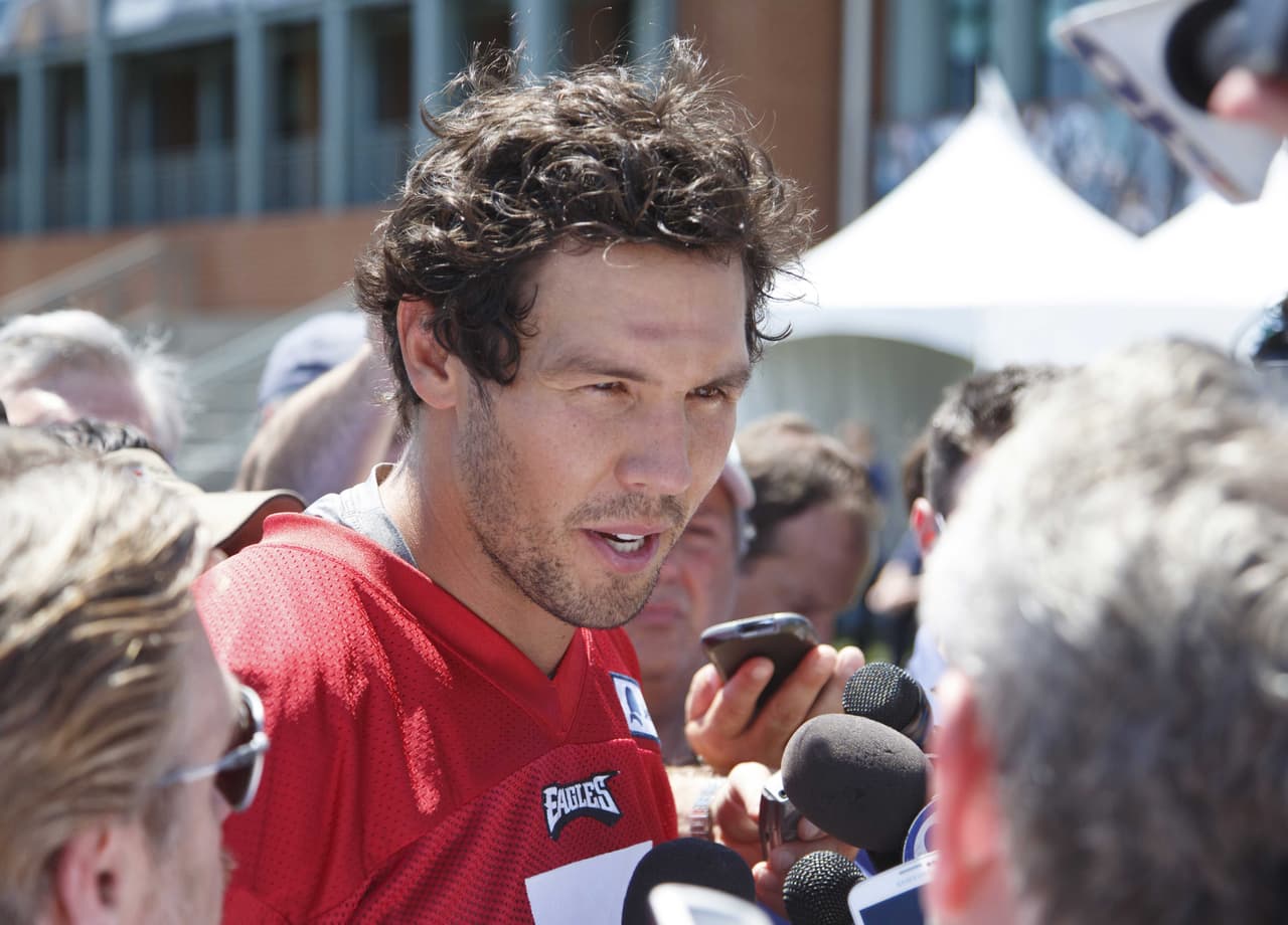 Sam Bradford tomó todos los centros con el primer equipo de los Eagles