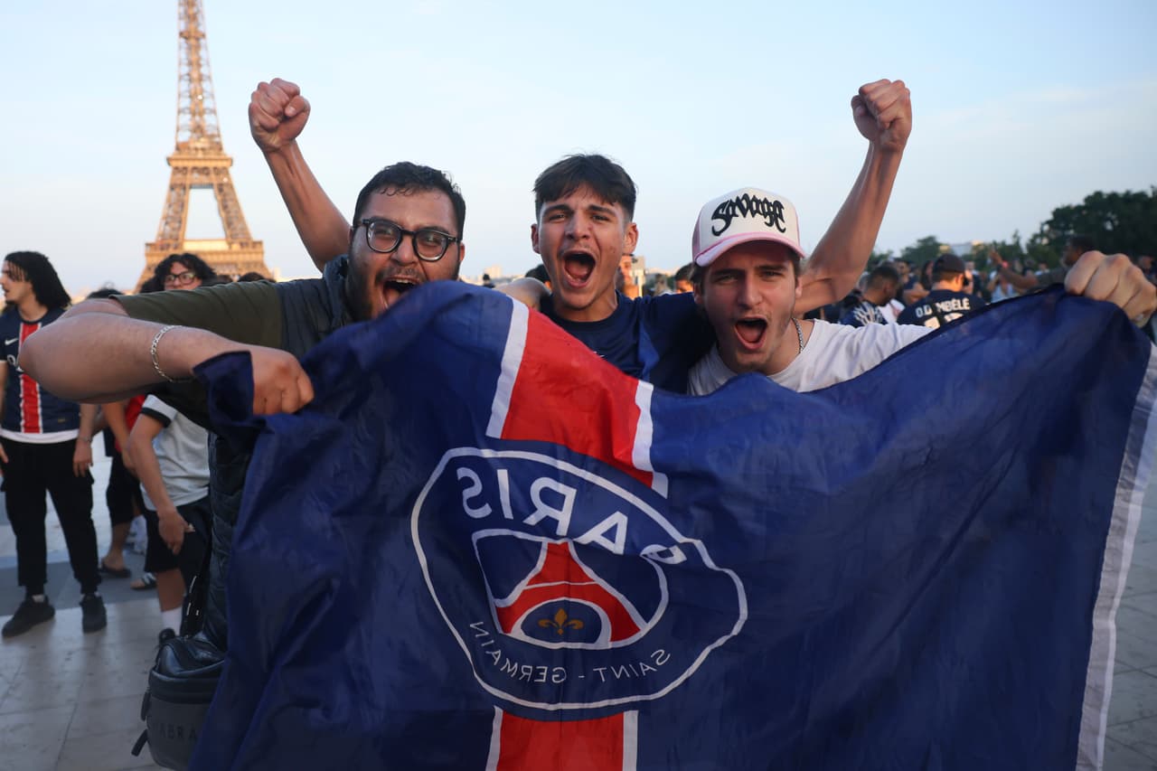 Las celebraciones en las calles de París tras el triunfo del PSG, en imágenes