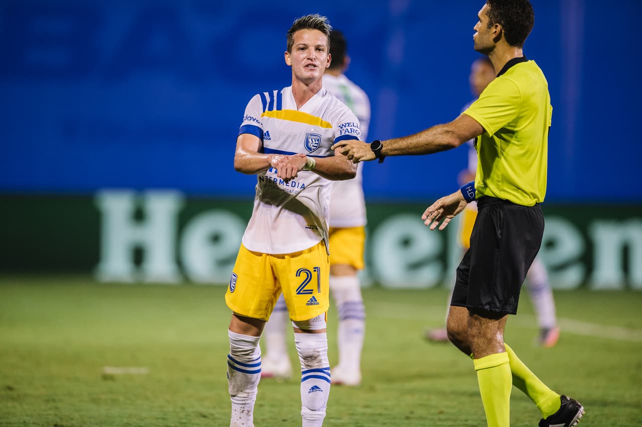Con goles de Andy Rios, Chris Wondolowski, Shea Salinas y del mexicano Oswaldo Alanís, los San Jose Earthquakes vinen de atrás para derrotar a los Vancouver Whitecaps.