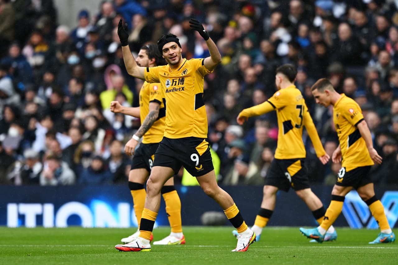 Raúl Jiménez sentencia tras su gol que va por la Champions League