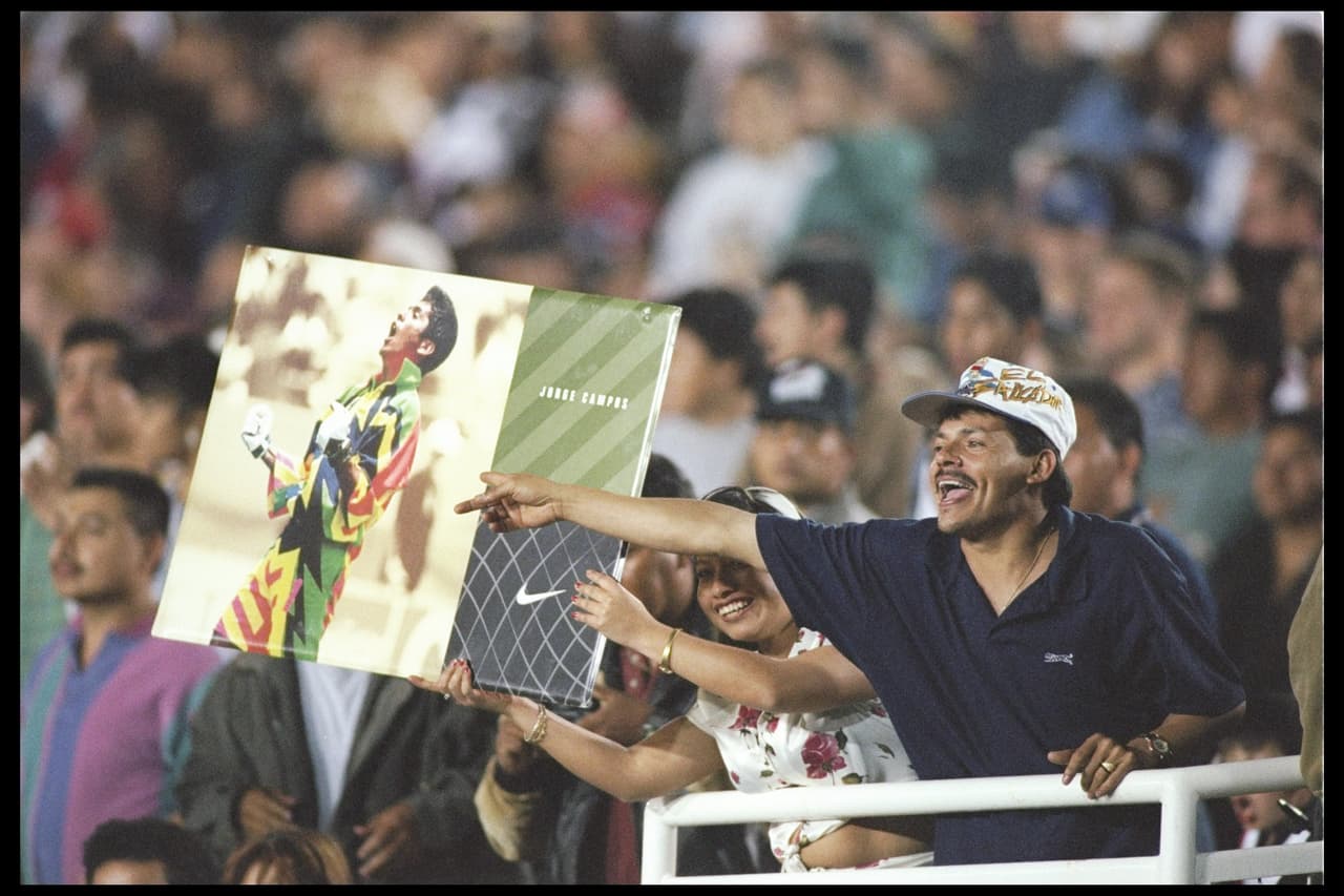 Durante más de una década fue el máximo ídolo en el fútbol mexicano gracias a su talento y a su gran carisma.