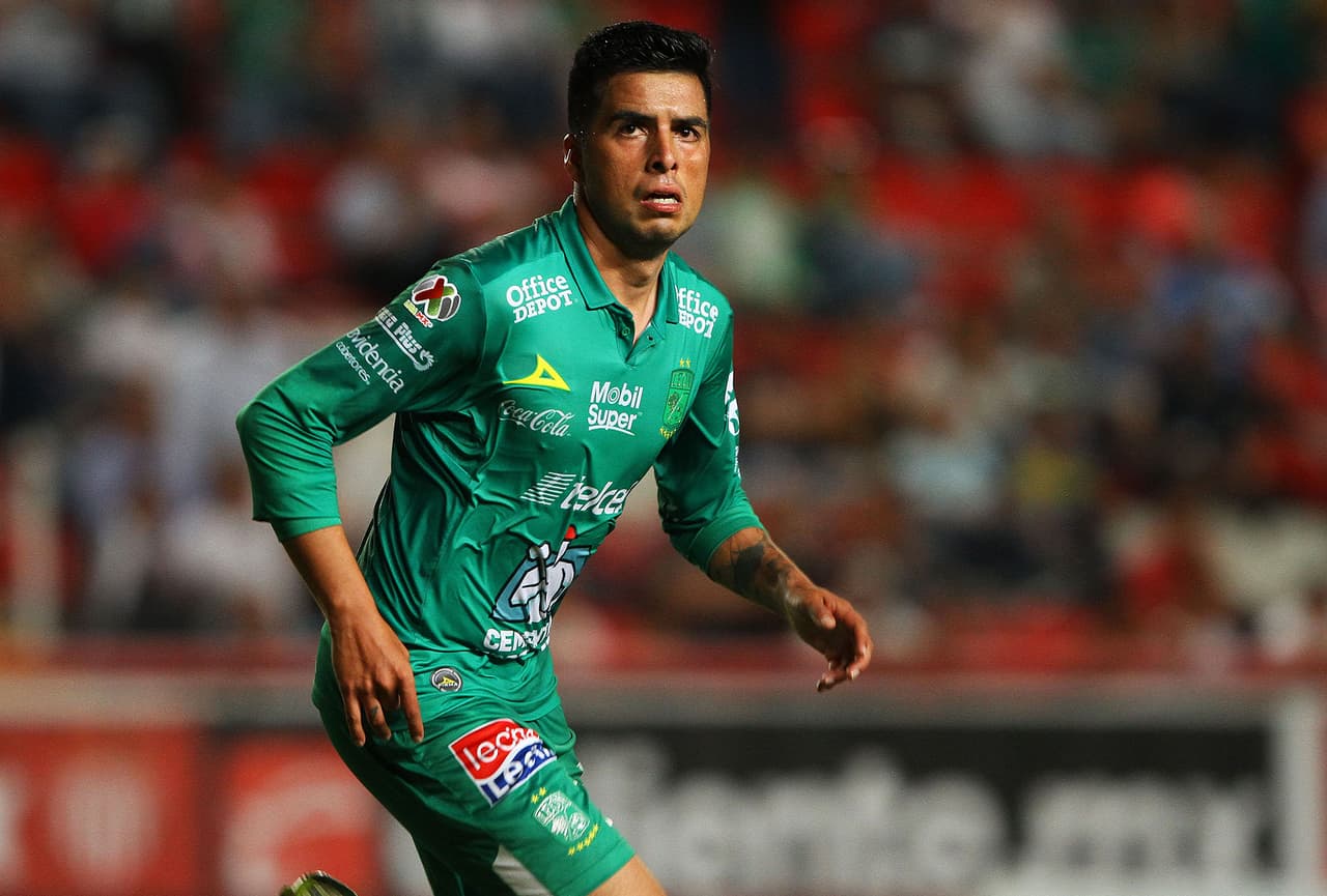 Luis Ángel Mendoza, a los 81 minutos, resolvió un contragolpe a favor de los Esmeraldas para dejar contra las cuerdas a los Rayos con el 2-0 en su contra.