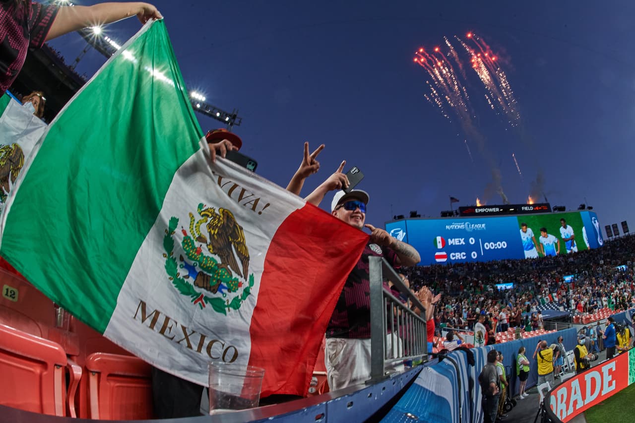 Expulsan a fans y detienen el México-Costa Rica por grito prohibido