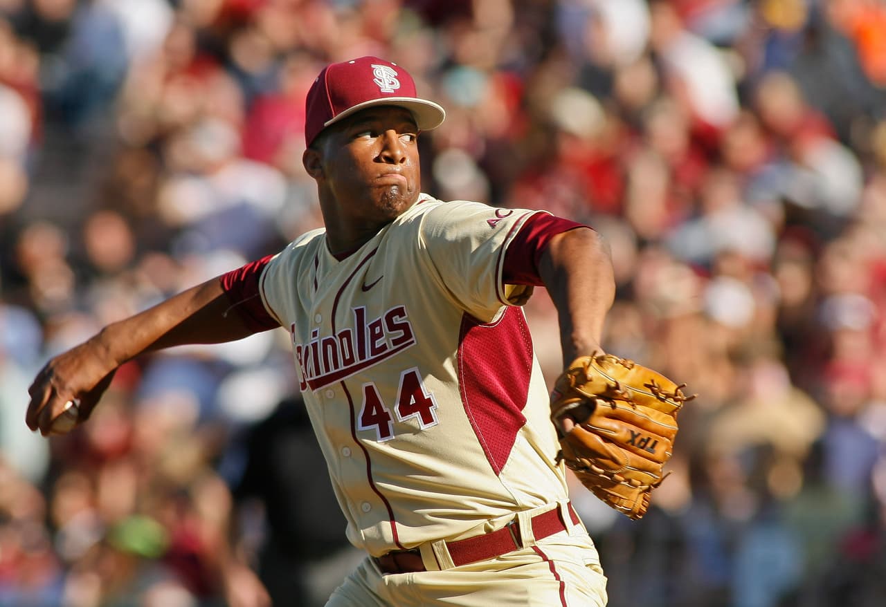 <b>Jameis Winston | QB Tampa Bay Buccaneers </b>
<br>
<br>
<b>Draft de béisbol:</b> Winston fue seleccionado en la ronda 15 por los Texas Rangers en 2012.
<br>
<br>
<b>Draft de la NFL:</b> Fue la selección número 1 global del Draft 2015 de los Tampa Bay Buccaneers.
<br>
<br>
<b>Recuento:</b> En la preparatoria, Winston era un jugador de béisbol de cierta fama en Alabama e incluso se desempeñó como cerrador y bateador designado para el equipo de béisbol de alto rango del estado de Florida en 2014.