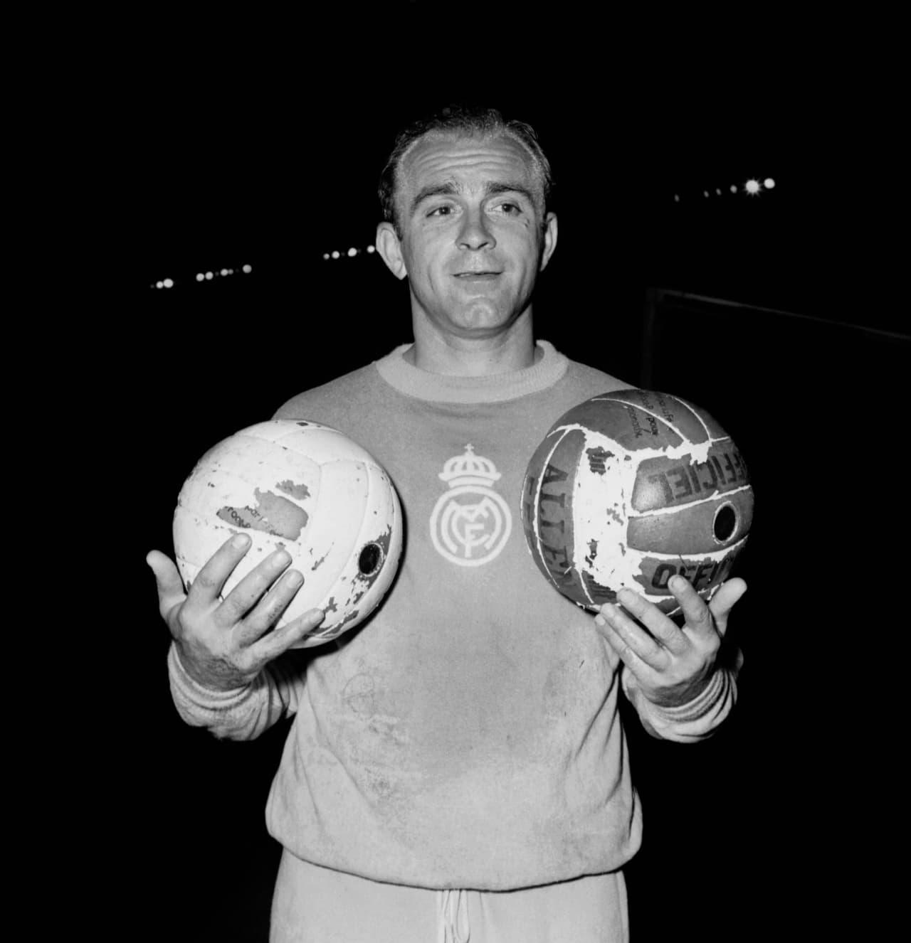 La elegancia del fútbol de Alfredo Di Stefano, argentino nacionalizado español, fue la inspiración de Pelé para jugar fútbol. Su gloria la vivió como múltiple campeón europeo con Real Madrid.